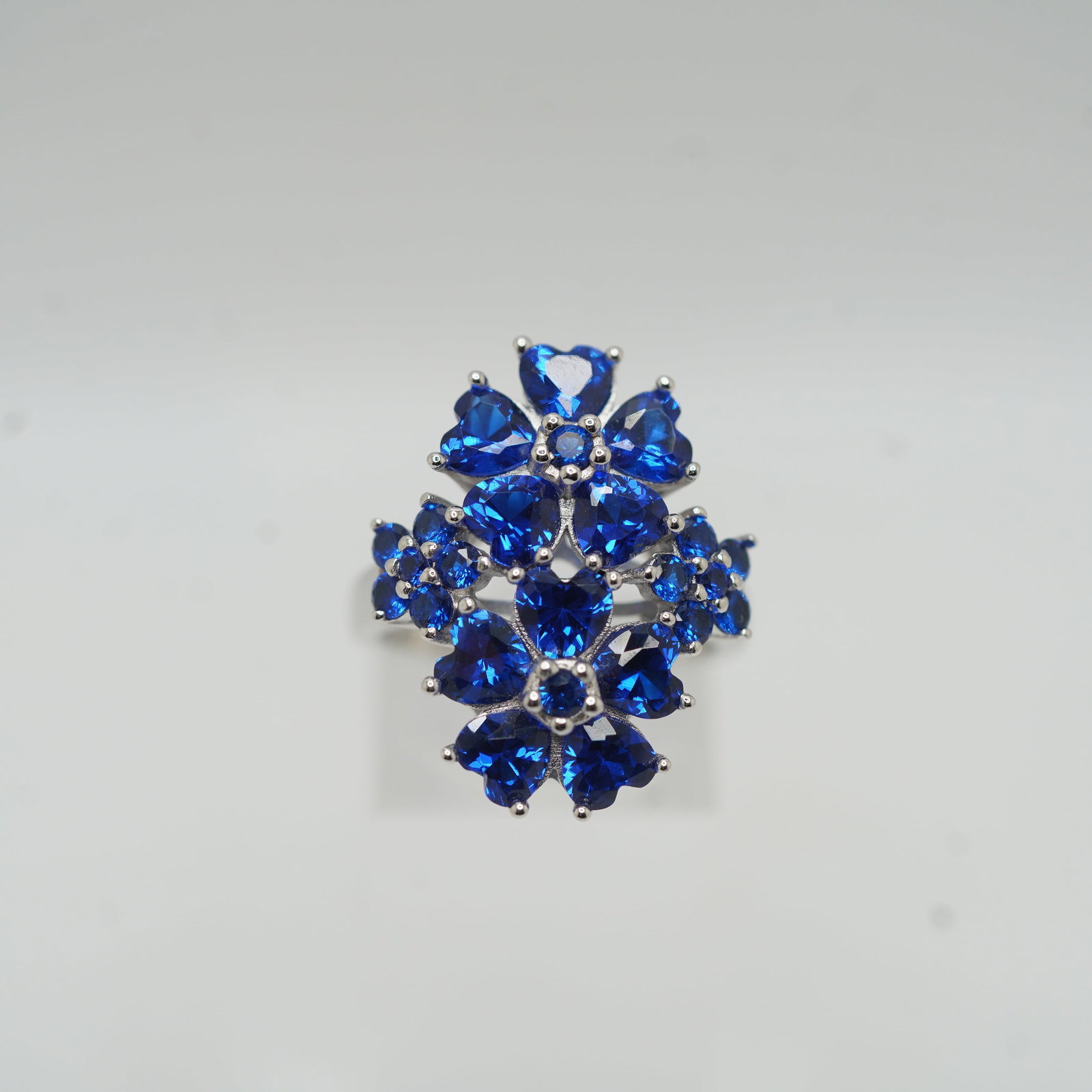 Exquisite M-BBJ 925 Sterling Setting w/ Blue Floral Shaped Stones Ring Size 8: Size 8, 7/8 x 1