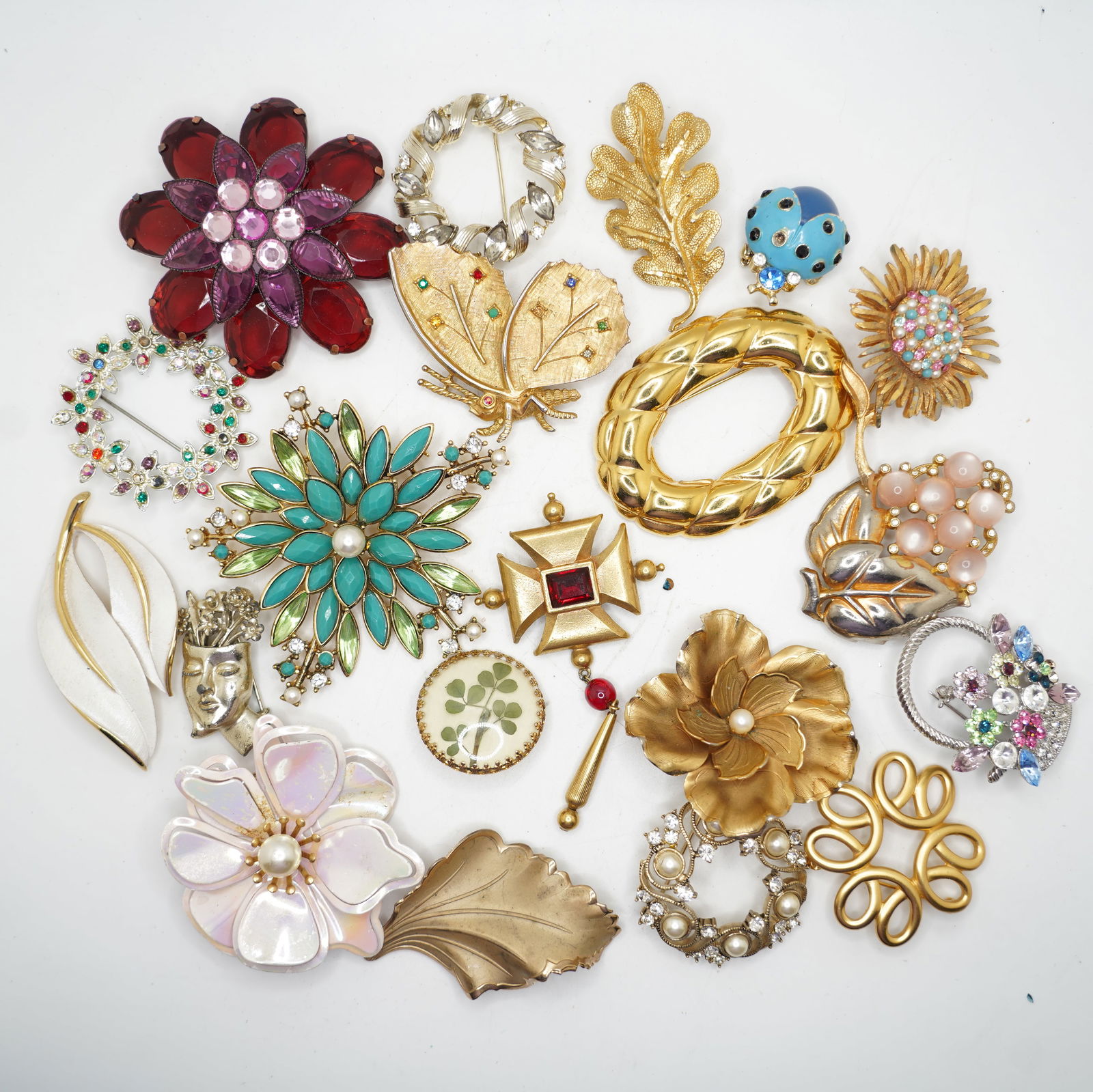 20 Assorted Costume Designer Fashion Jewelry Pins: Including Sara Coventry, Monet, Lisner (1 of 11)