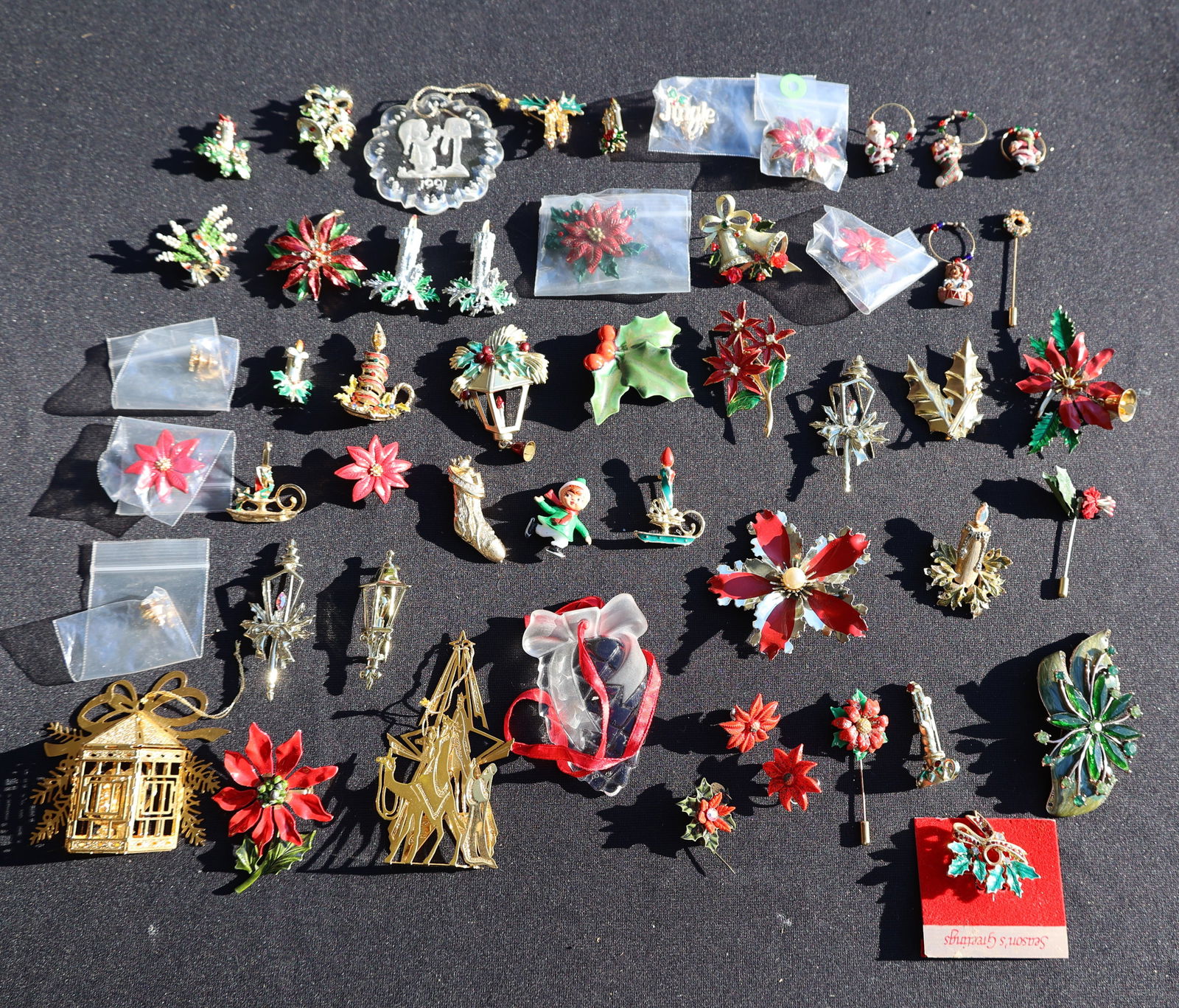 Collection of 50 Assorted CHRISTMAS HOLIDAY FASHION PINS - VARIETY - SEE PICTURES (1 of 6)