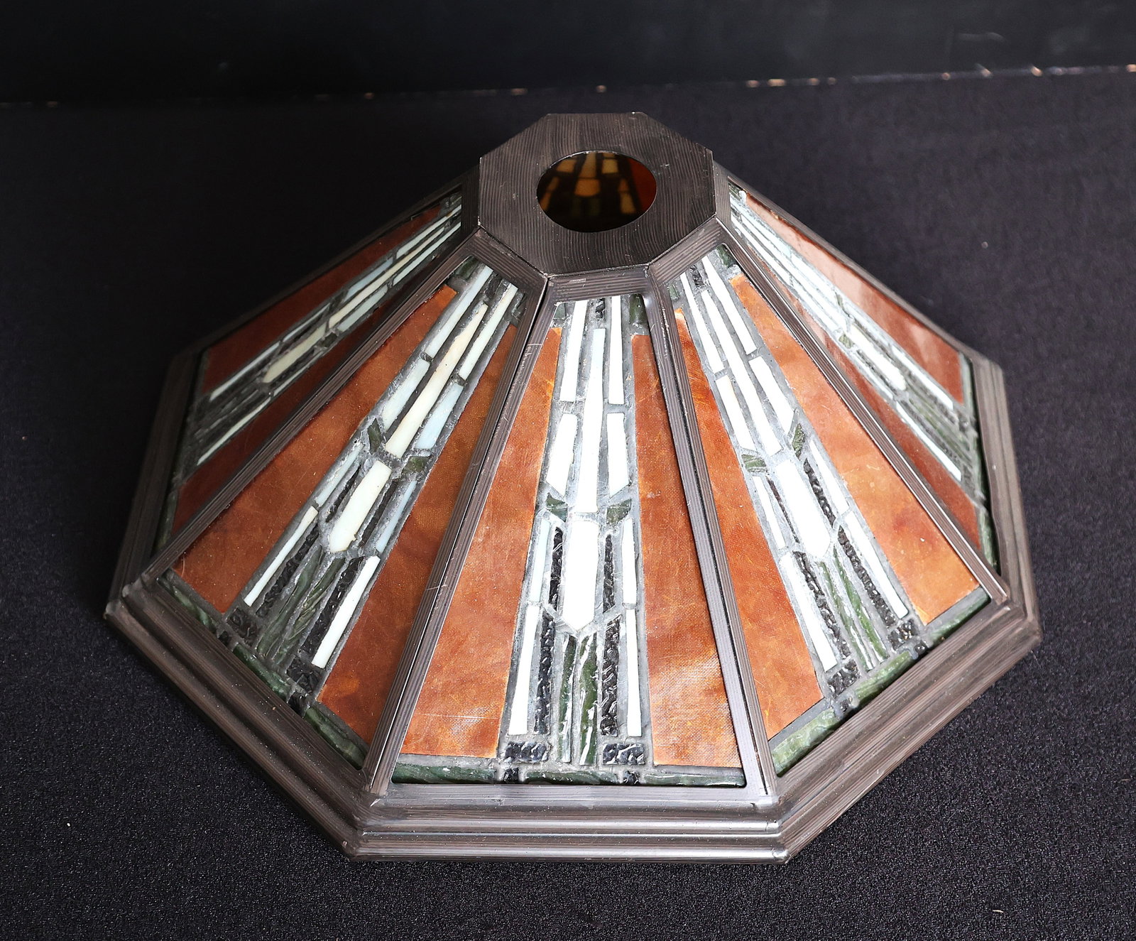 Signed DALE TIFFANY Leaded Glass Arts & Crafts Prarie School Style Lamp Shade 14 1/8 in. Diameter: Signed DALE TIFFANY Leaded Glass Arts & Crafts Prarie School Style Lamp Shade 14 1/8 in. Diameter. 5 1/2 in. height, top opening 1 1/2 in. Glass all good.