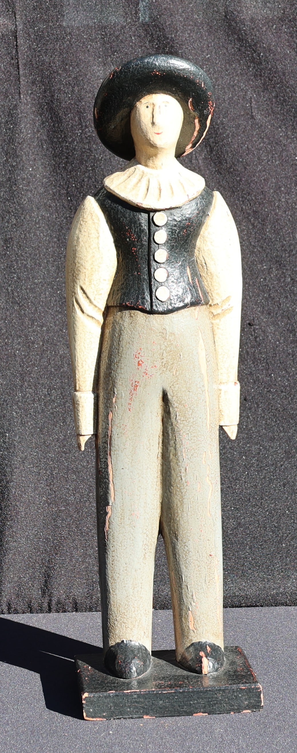 Folk Art Painted Wood Statue Sculpture "Amish Man". Unknown Artist, 23 inches height x 7 in.: Folk Art Painted Wood Statue Sculpture "Amish Man". Unknown Artist, 23 inches height x 7 in. x 4.5 in.