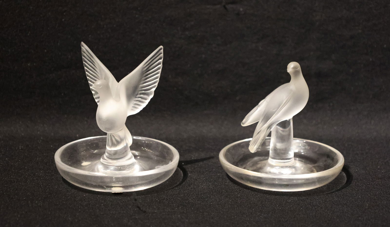 [2] Signed LALIQUE FRANCE Crystal Bird-Motif Rng Or Pin tRays, Clear And Frosted Glass (1 of 6)