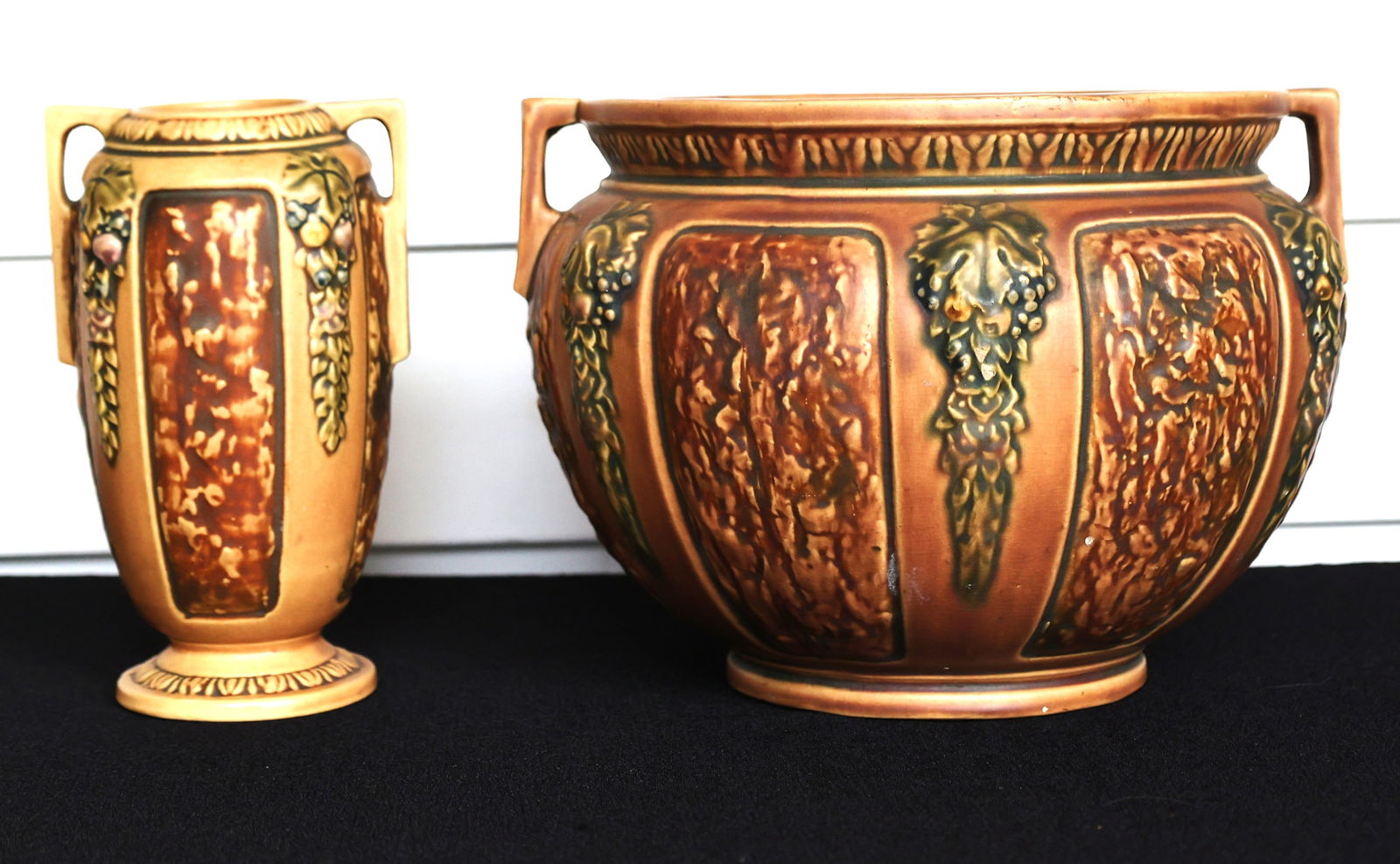 [2] Roseville Art Pottery Florentine Pattern Jardiniere Plant Pot and Roseville Florentine Vase (1 of 5)