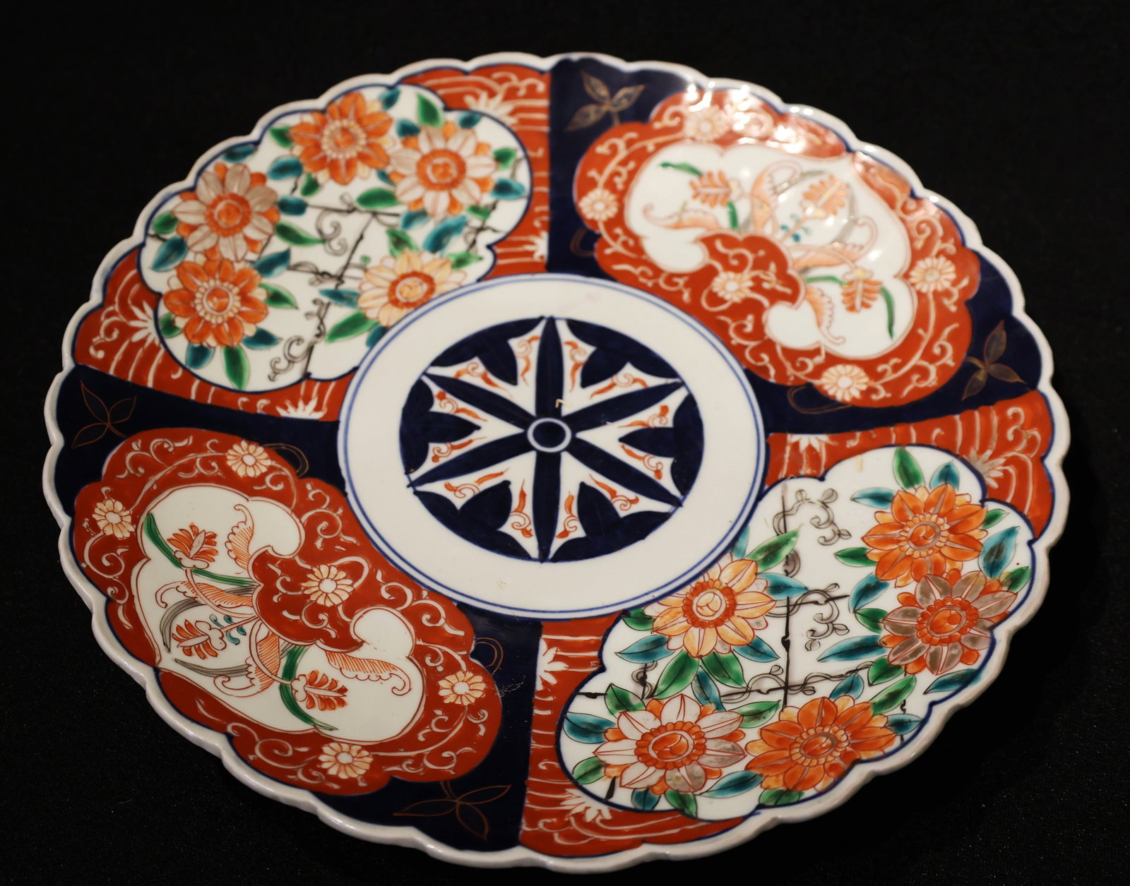 Antuque Japanese Imari Ware Porcelain Plate Charger 12 Inches Diameter: Antuque Japanese Imari Ware Porcelain Plate Charger 12 Inches Diameter; Size: 12 inches diameter x 1 3/4 inches height