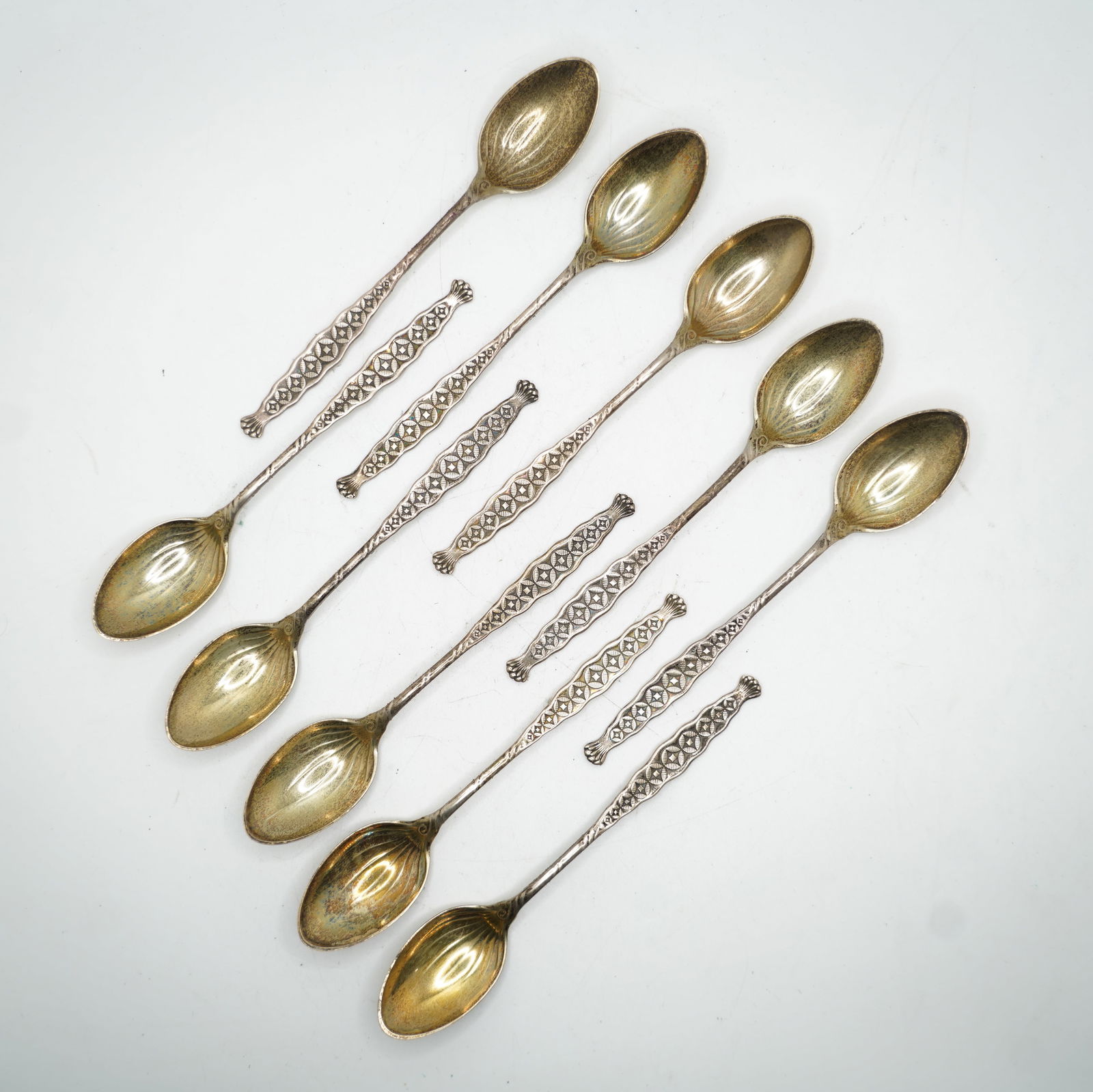 89 Grams, Sterling Silver Set of 10 Small Spoons, Lion Looking Left Hallmark, 4 5 in. x 7/8 in. (1 of 16)