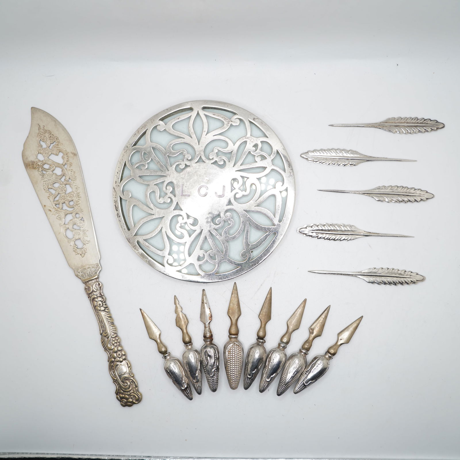 Estate Grouping 8 Sterling Silver Corn Picks, 5 Sterling Feather Appetizer Picks. Sterling Hot Plate (1 of 16)