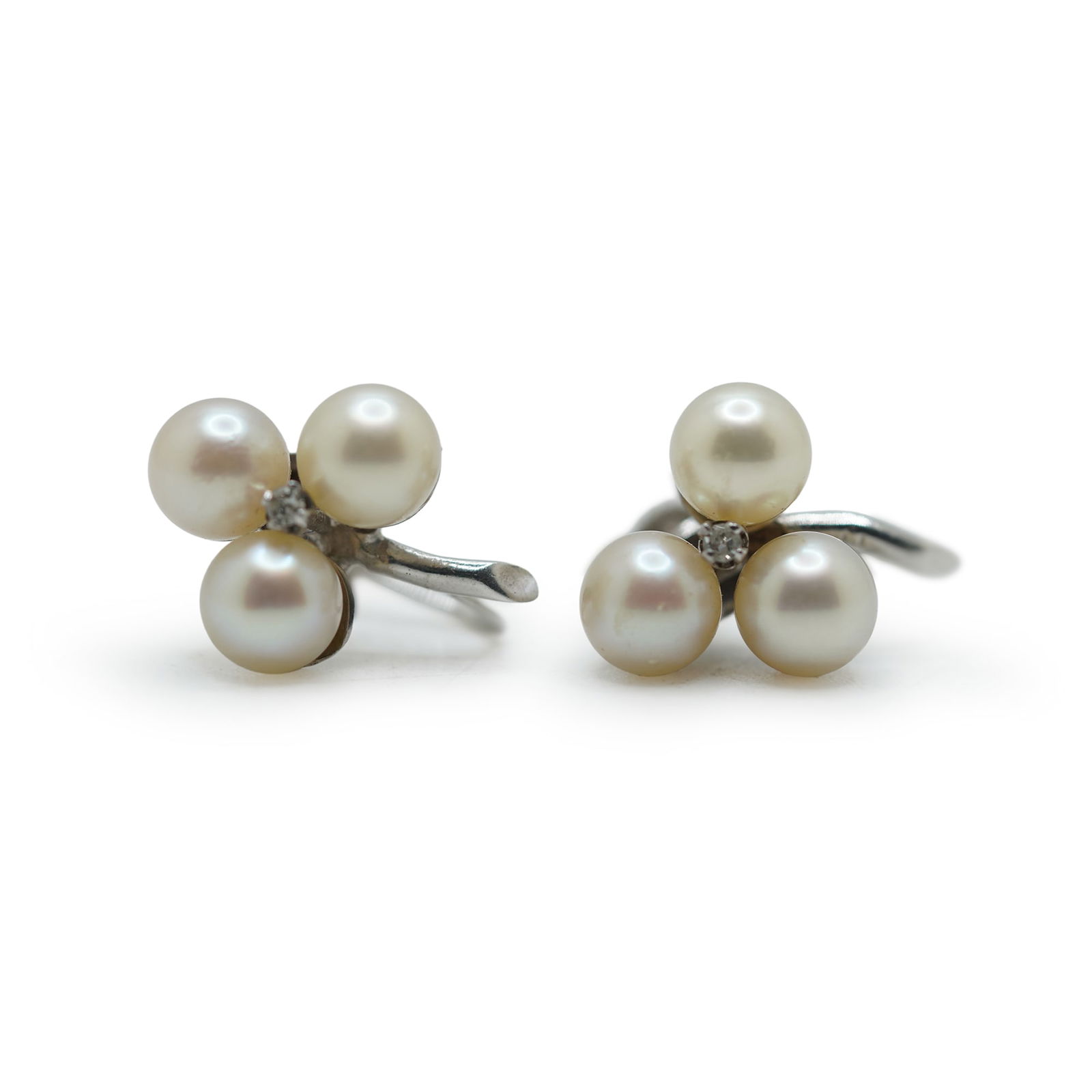 14K White Gold Circa 1930s Srew Back Saltwater Genuine Pearl Earrings, 3/4 in. dia.: 14K White Gold Circa 1930s Srew Back Saltwater Genuine Pearl Earrings, 3/4 in. dia.