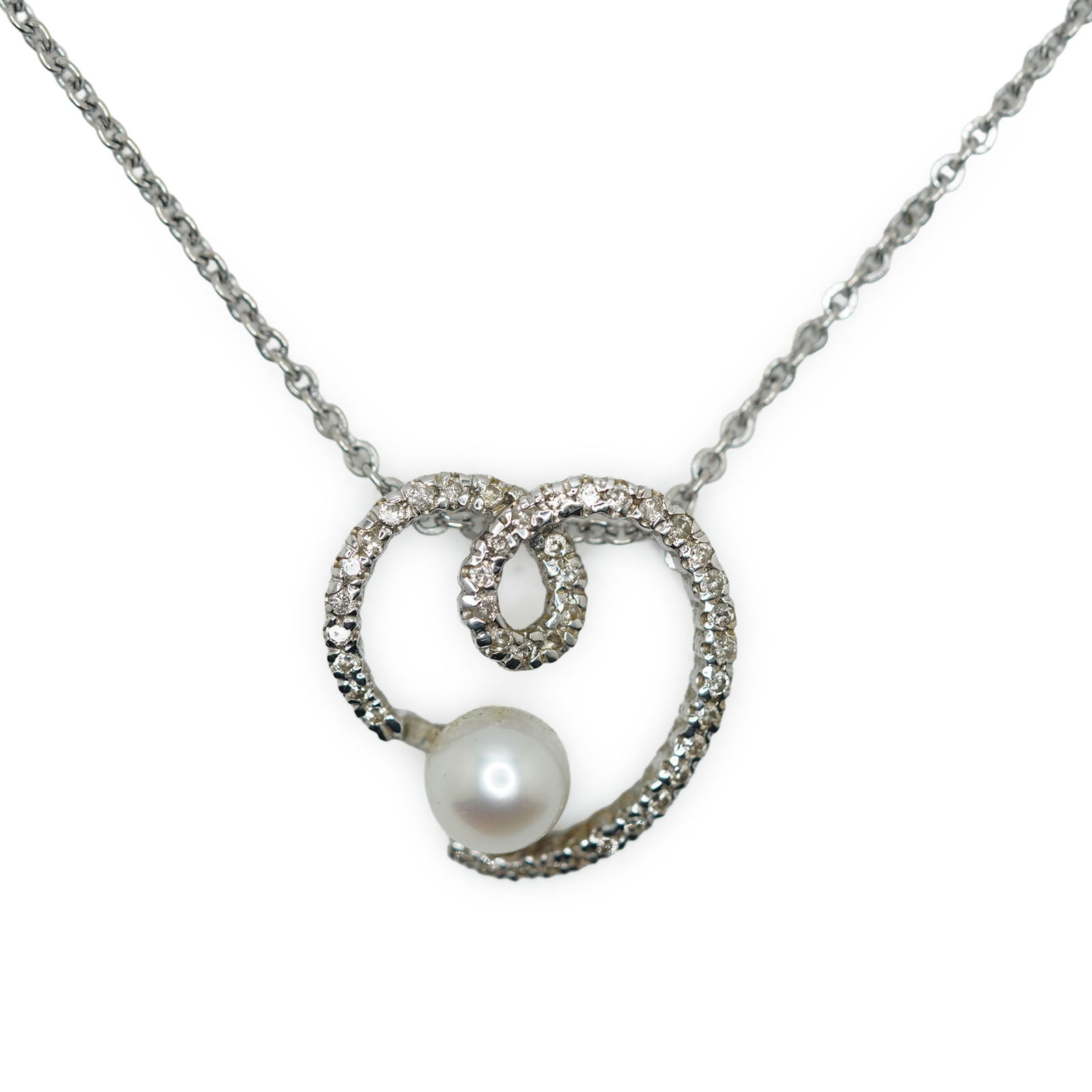 3.76 DWT, 14K White Gold Diamond and Freshwater Cultured Pearl Heart Shaped Pendant Necklace: 3.76 DWT, 14K White Gold Diamond and Freshwater Cultured Pearl Heart Shaped Pendant Necklace 14K White Gold 18 inch Chain, Pendant size 7.8 in. diameter.