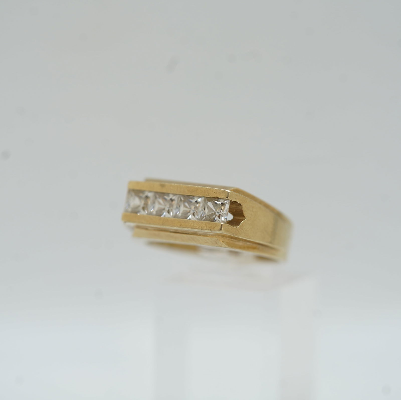 4.45 DWT Total Weight 10K Gold Men's CZ Band Ring Rize 10 - 7