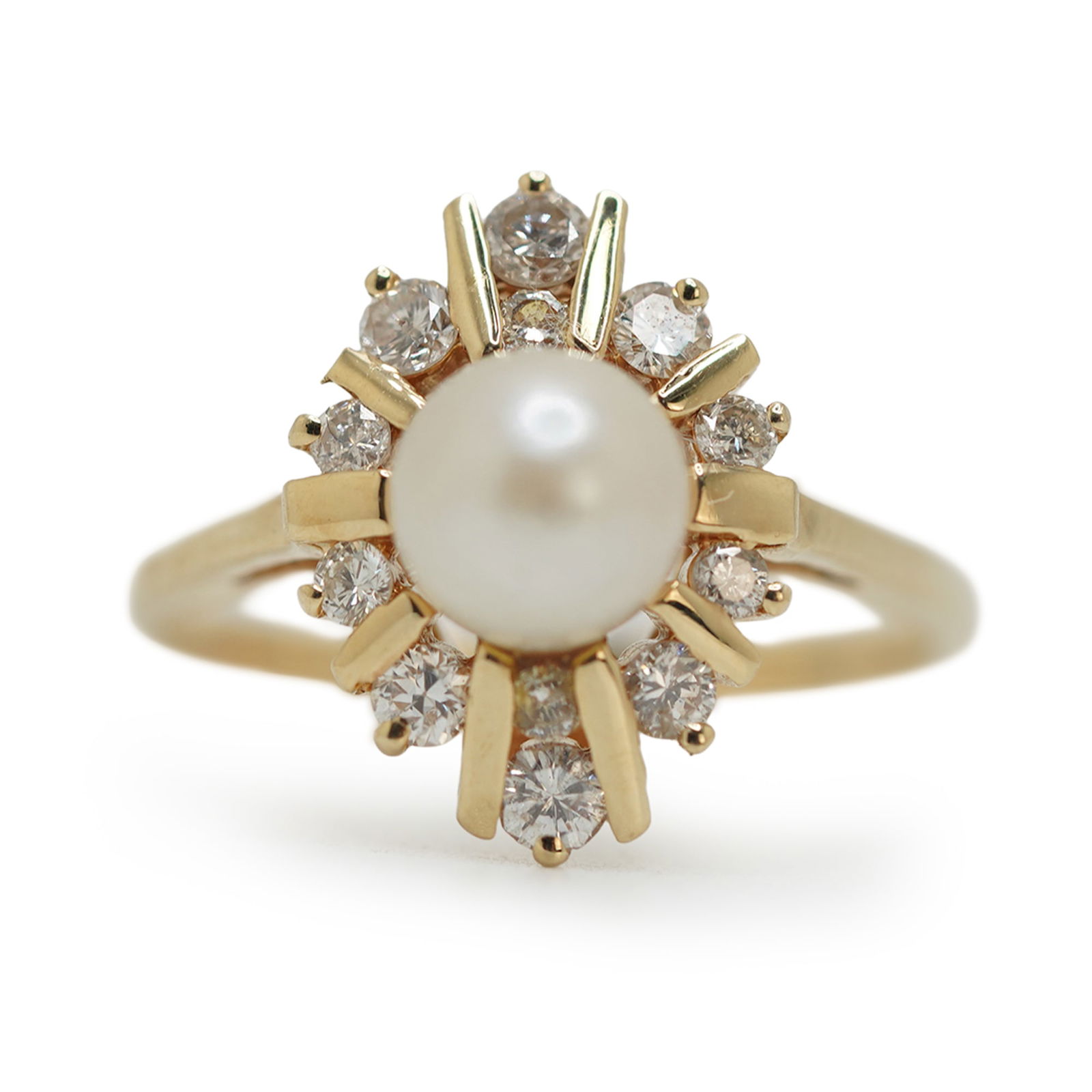 2.37 DWT Total Weight 14K Genuine Freshwater Pearl Surrounded by 12 Diamonds Ring Size 7.25: 2.37 DWT Total Weight 14K Genuine Freshwater Pearl Surrounded by 12 Diamonds Ring Size 7.25 ; 3/4 in. x 3/4 in.