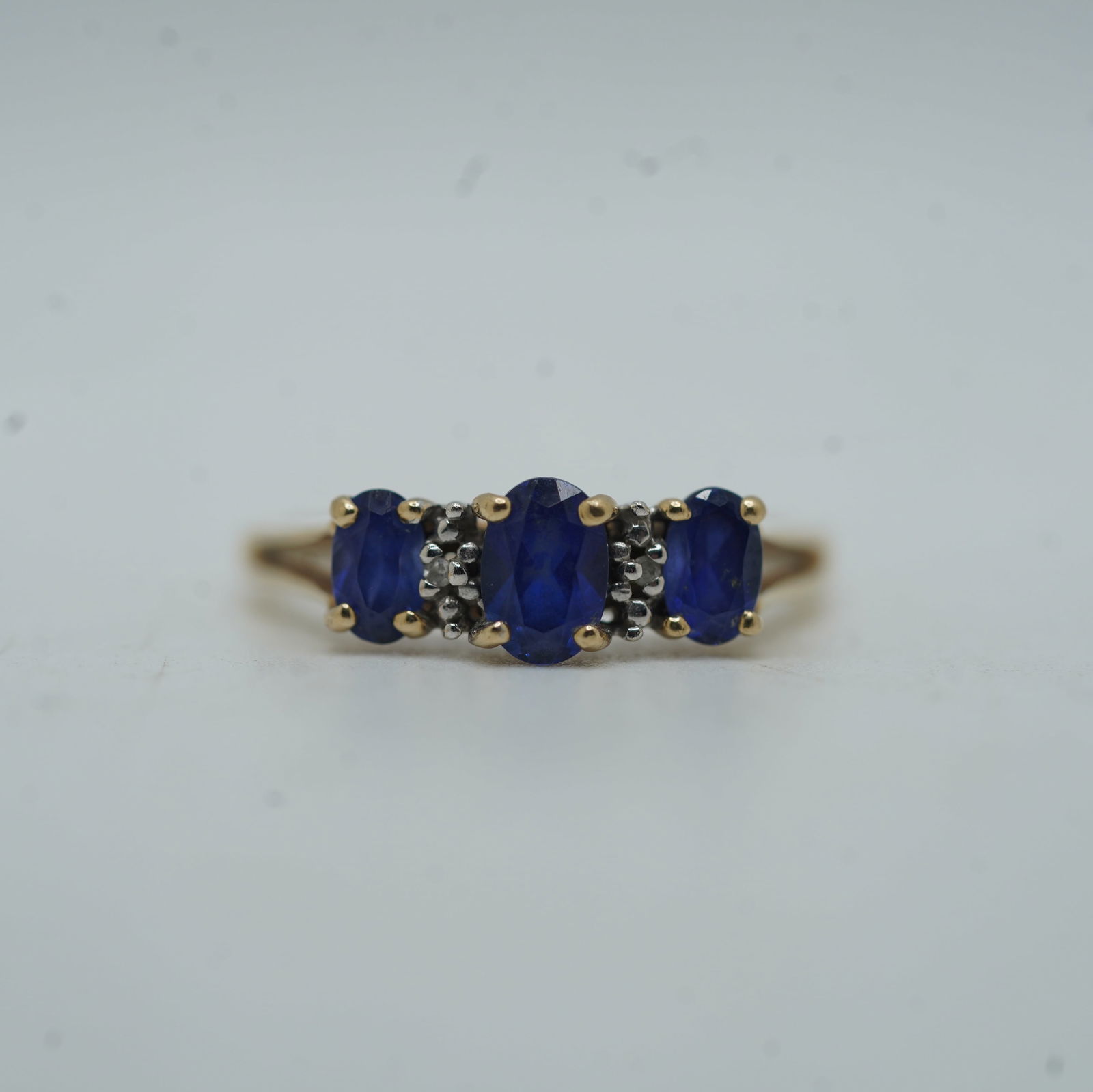 1.32 DWT, 10K Gold with Sapphire and Diamonds Ring Size 7 (1 of 10)