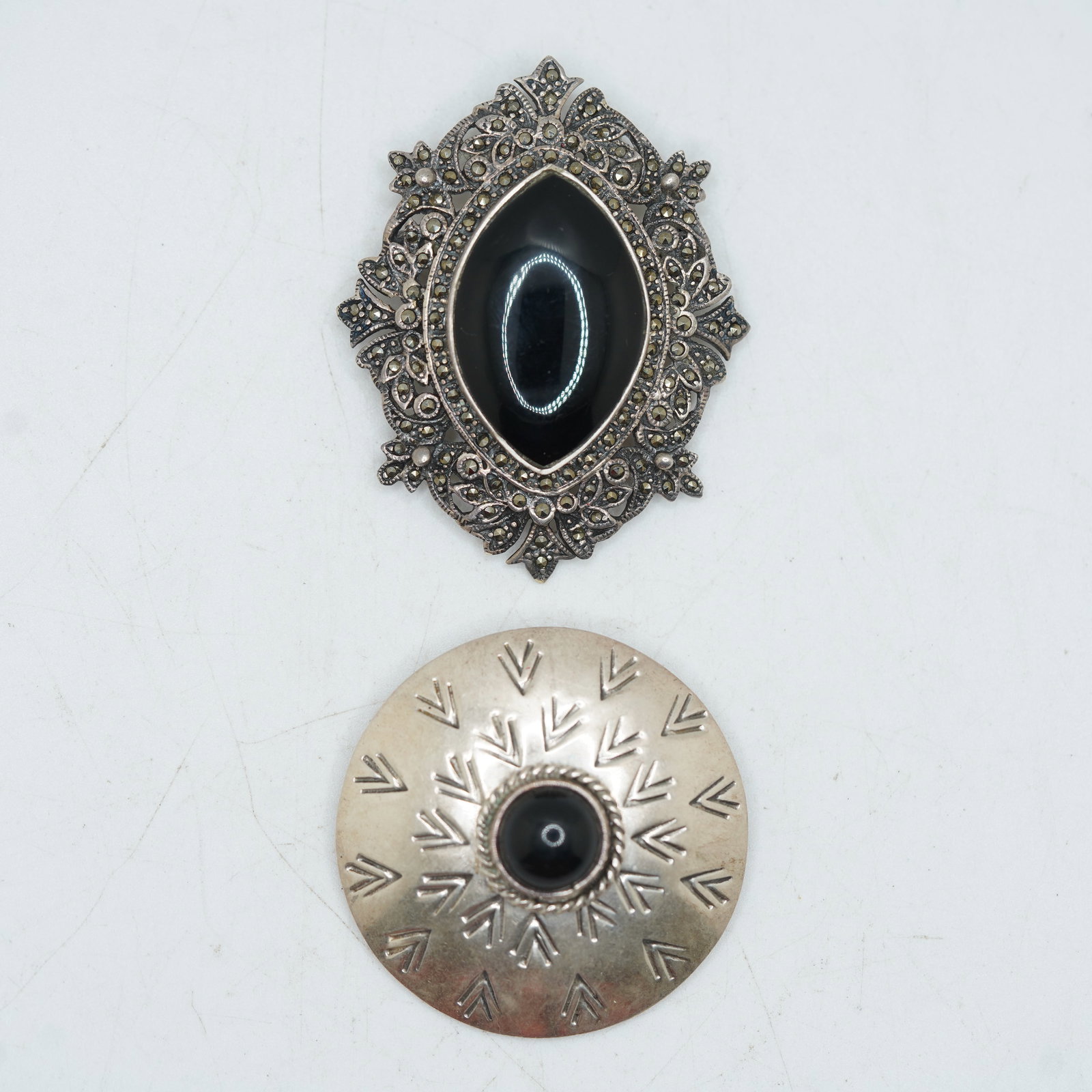 31.29 Grams Total Weight .925 Sterling Silver [2] CII Mexico 925 Black Onyx Native Pin 1 1/2 in. dia: 31.29 Grams Total Weight .925 Sterling Silver [2] CII Mexico 925 Black Onyx Native Pin 1 1/2 in. dia.; .925 Sterling Black Onyx and Marcasites Victorian Style Pin 2 in. x 1 1/2 in.