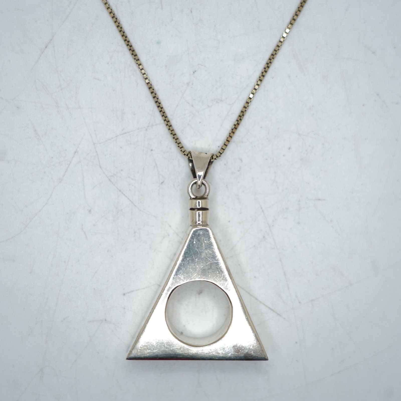 26.73 Grams .925 Sterling Silver Modernism Large Triangular Perfumer / Snuff Pendant Necklace: 26.73 Grams .925 Sterling Silver Modernism Large Triangular Perfumer / Snuff Pendant Necklace 15 In. Sterling Chain; Perfumer pendant TH-88 925 Mexico 2 1/2 inches x 1 3/4 inches