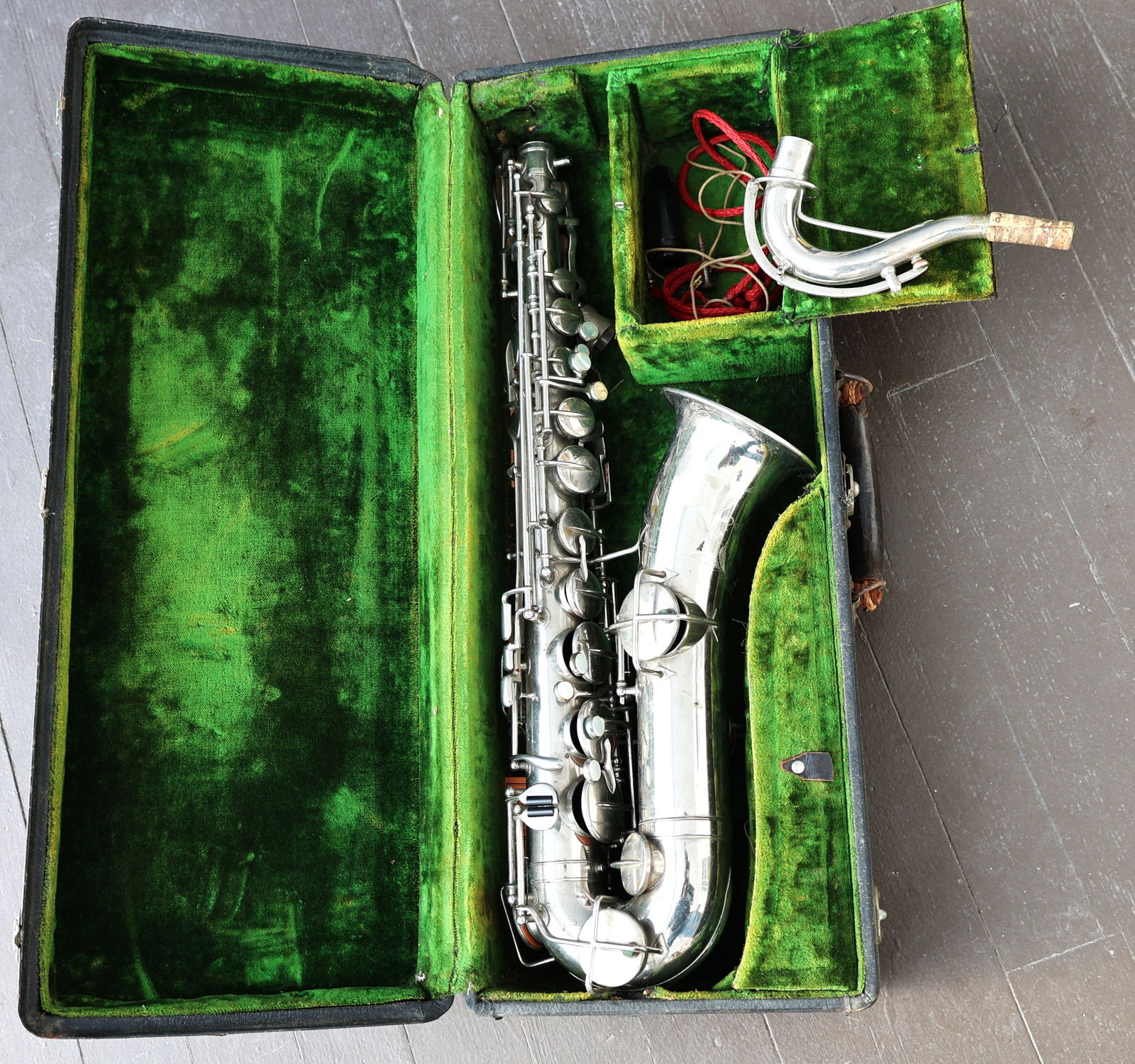 Antique Saxophone PERFACKTONE #51562 LP, Reg. US Pat. Off., With Original Case (1 of 10)