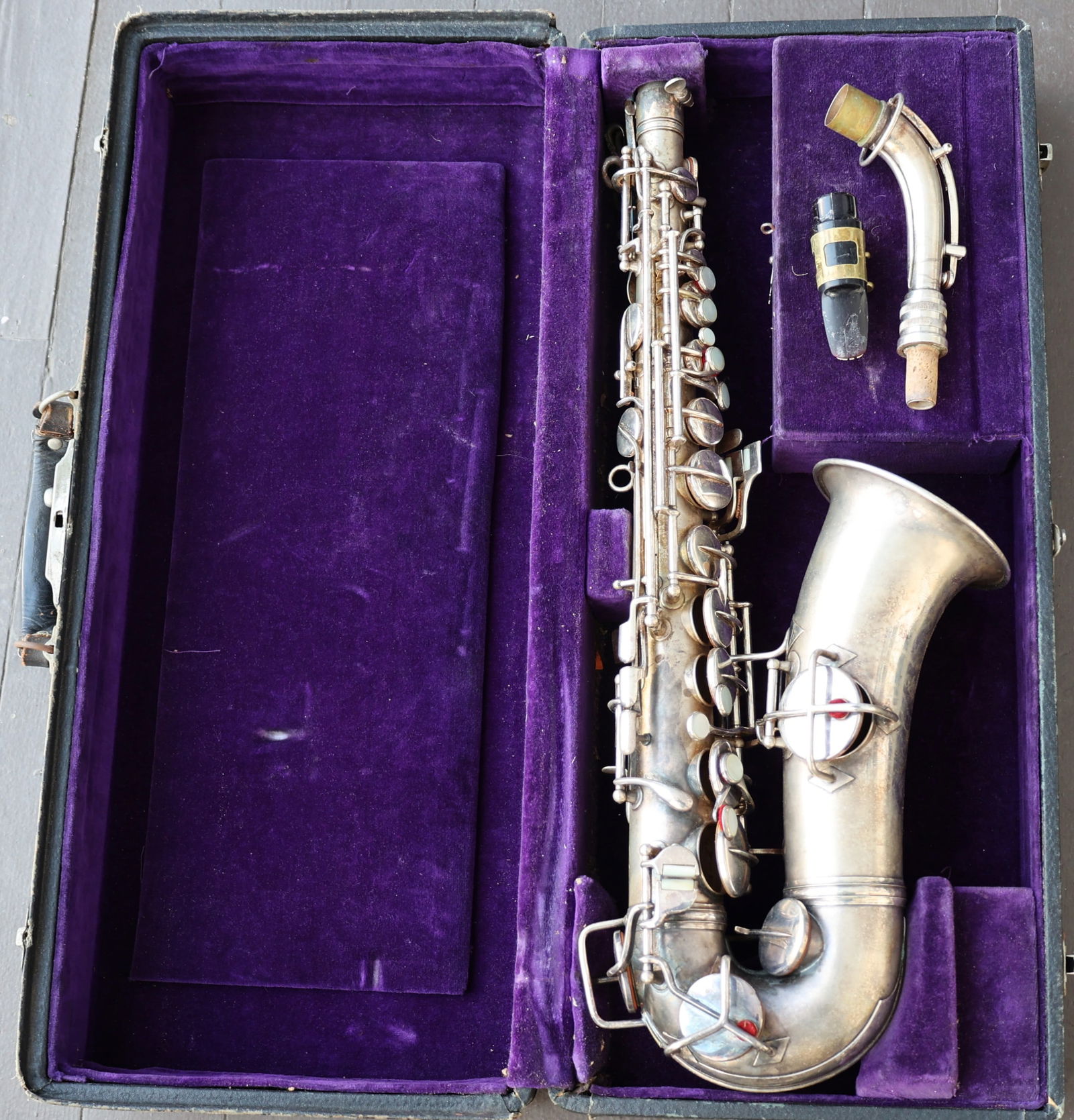 Antique Saxophone C. G. CONN Elkhart Ind USA Pat Dec. 8, 1914 1119954 A 123041 L, With Case (1 of 9)