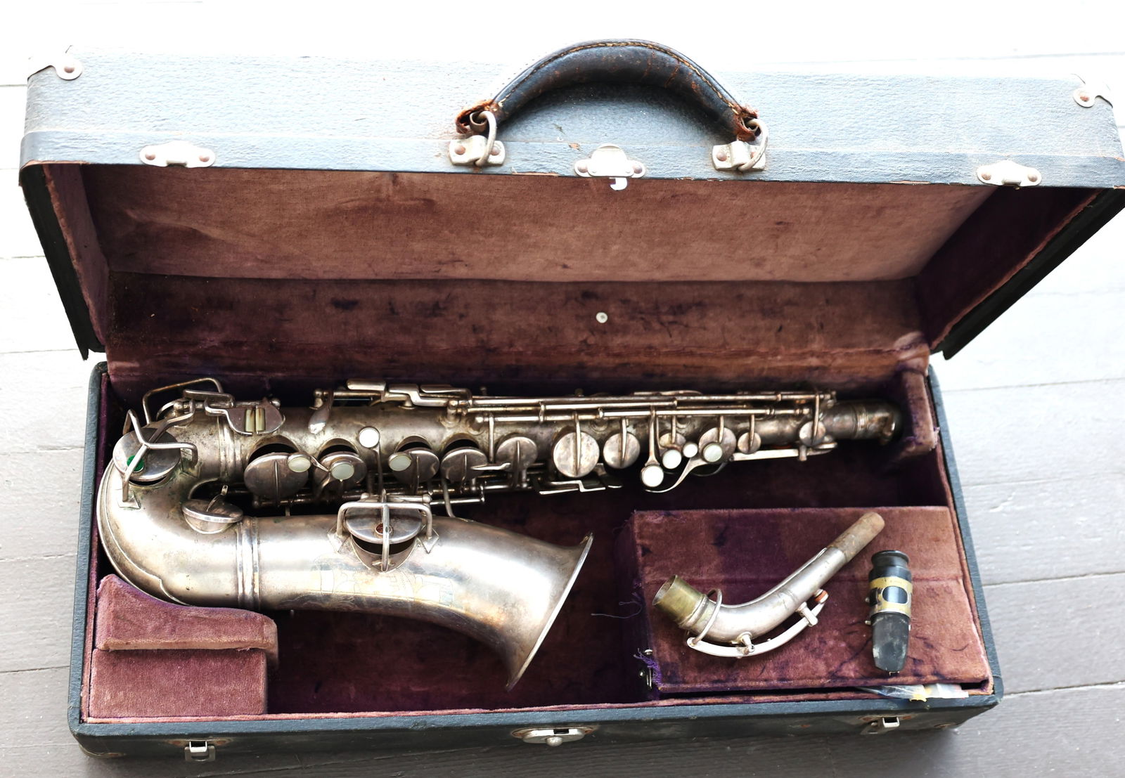 Antique Saxophone Pan-American, Pat;d Sept. 14, 1915, 1159488 A 36030 L, Elkhart Ind. With Case (1 of 10)