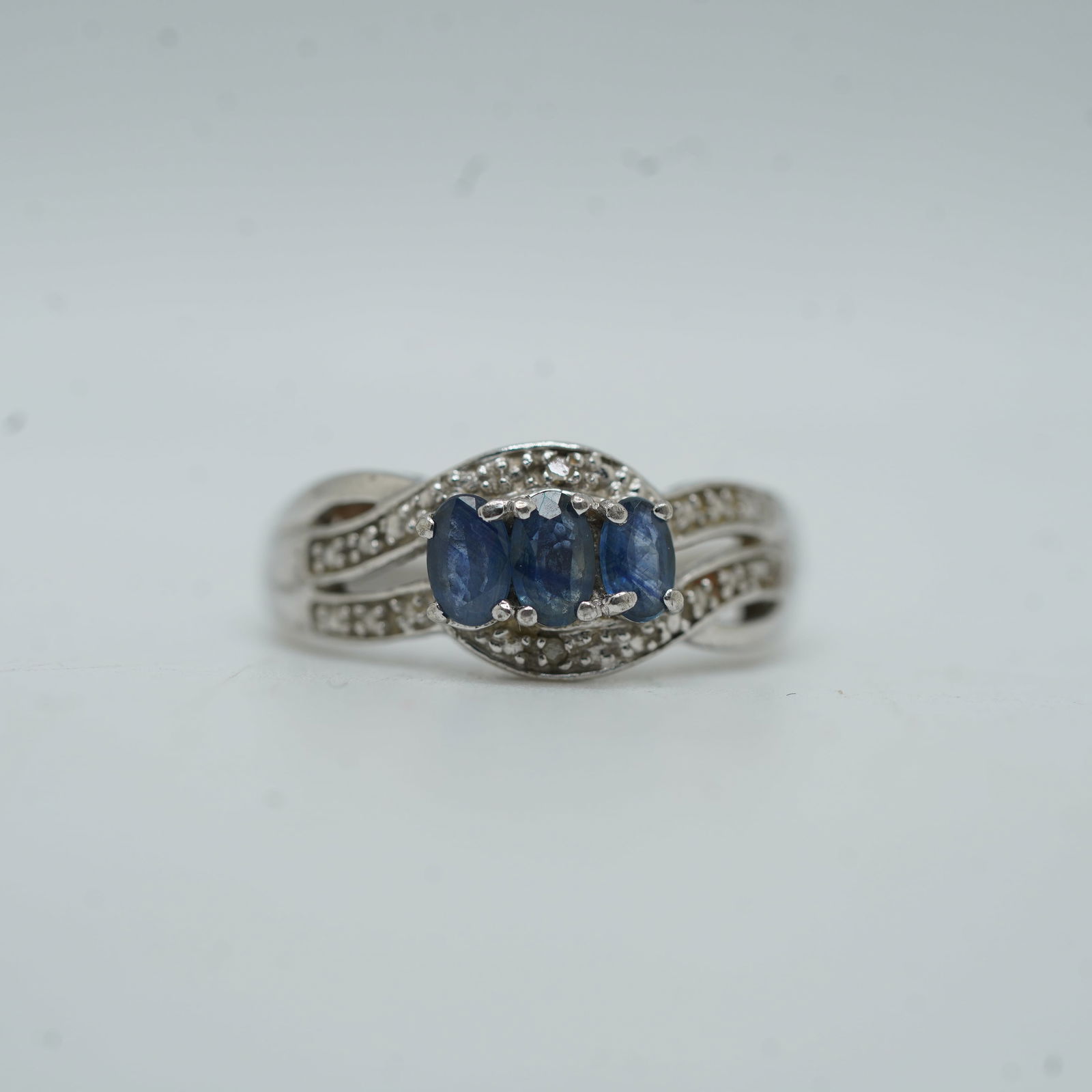 2.19 DWT .925 Sterling Silver With 3 Blue Sapphires and 2 Diamonds Ring Size 7 (1 of 9)