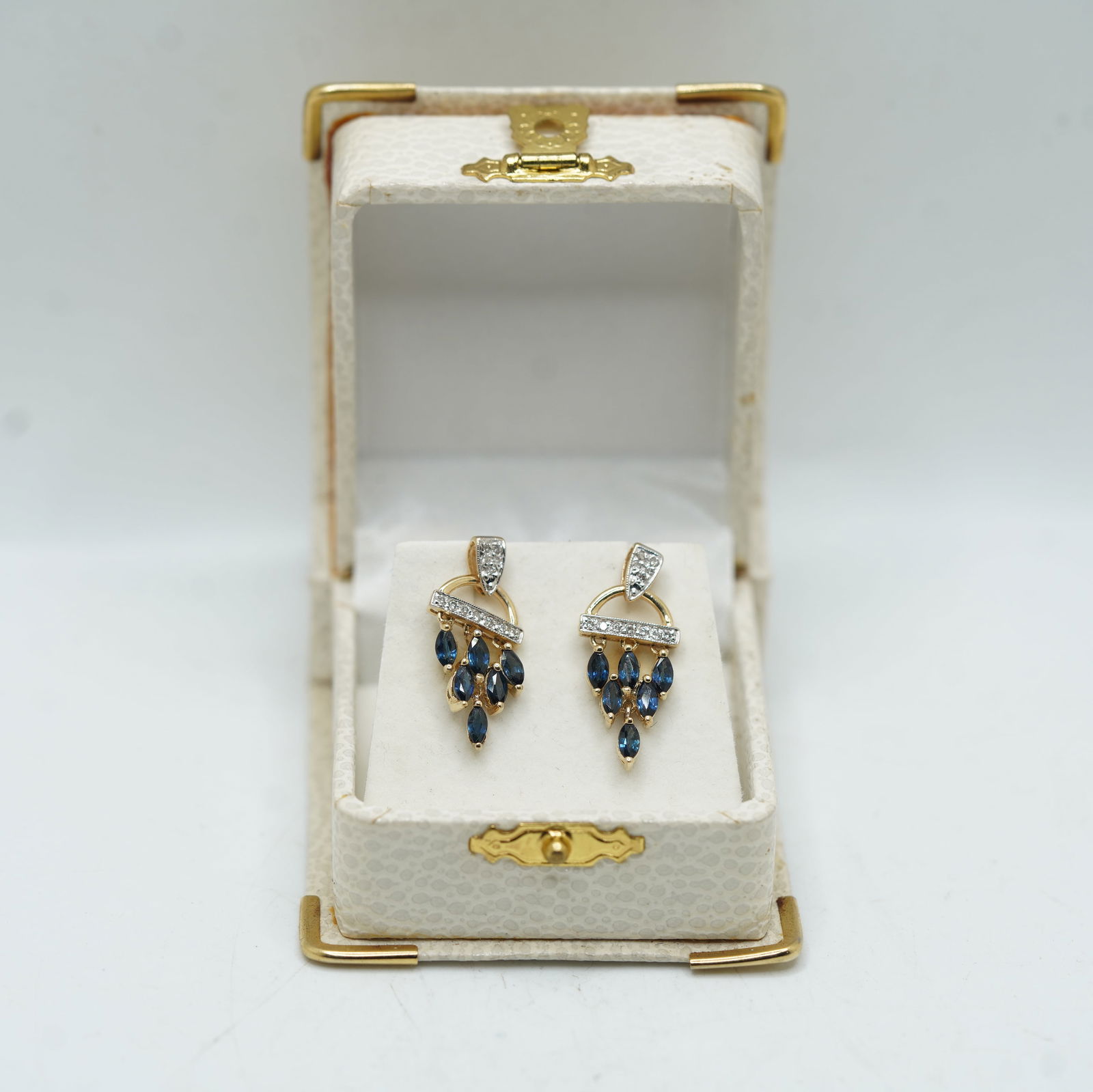 2.86 DWT Stunning 14K Gold 12 Diamonds and 6 Sapphiers Each Drop Earrings 1 1/4 in. x 1/2 in.: 2.86 DWT Stunning 14K Gold 12 Diamonds and 6 Sapphiers Each Drop Earrings 1 1/4 in. x 1/2 in.