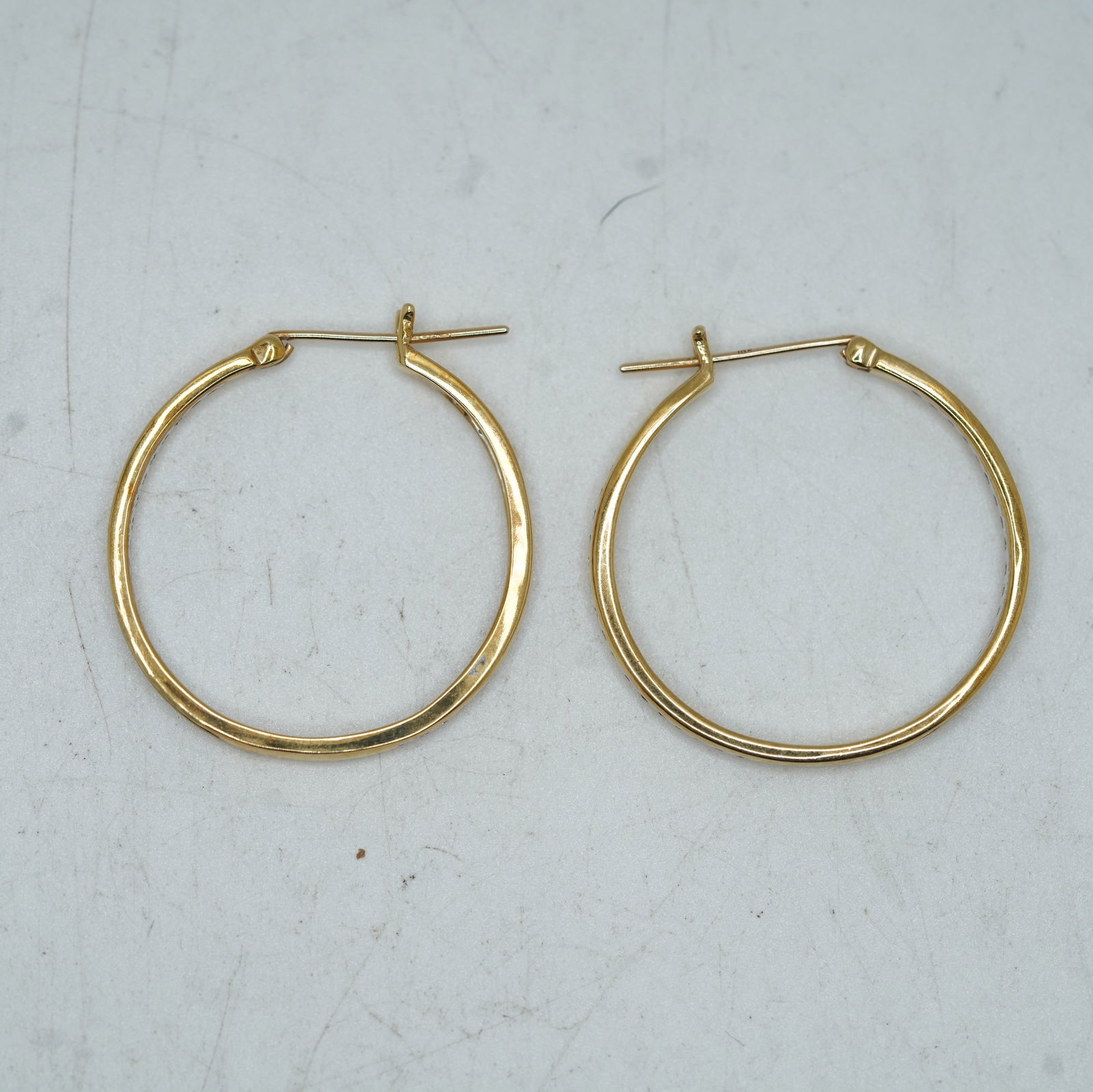 3.04 DWT 10K Yellow Gold Diamond Hoop Earrings, 1 1/8 in. diameter (1 of 8)