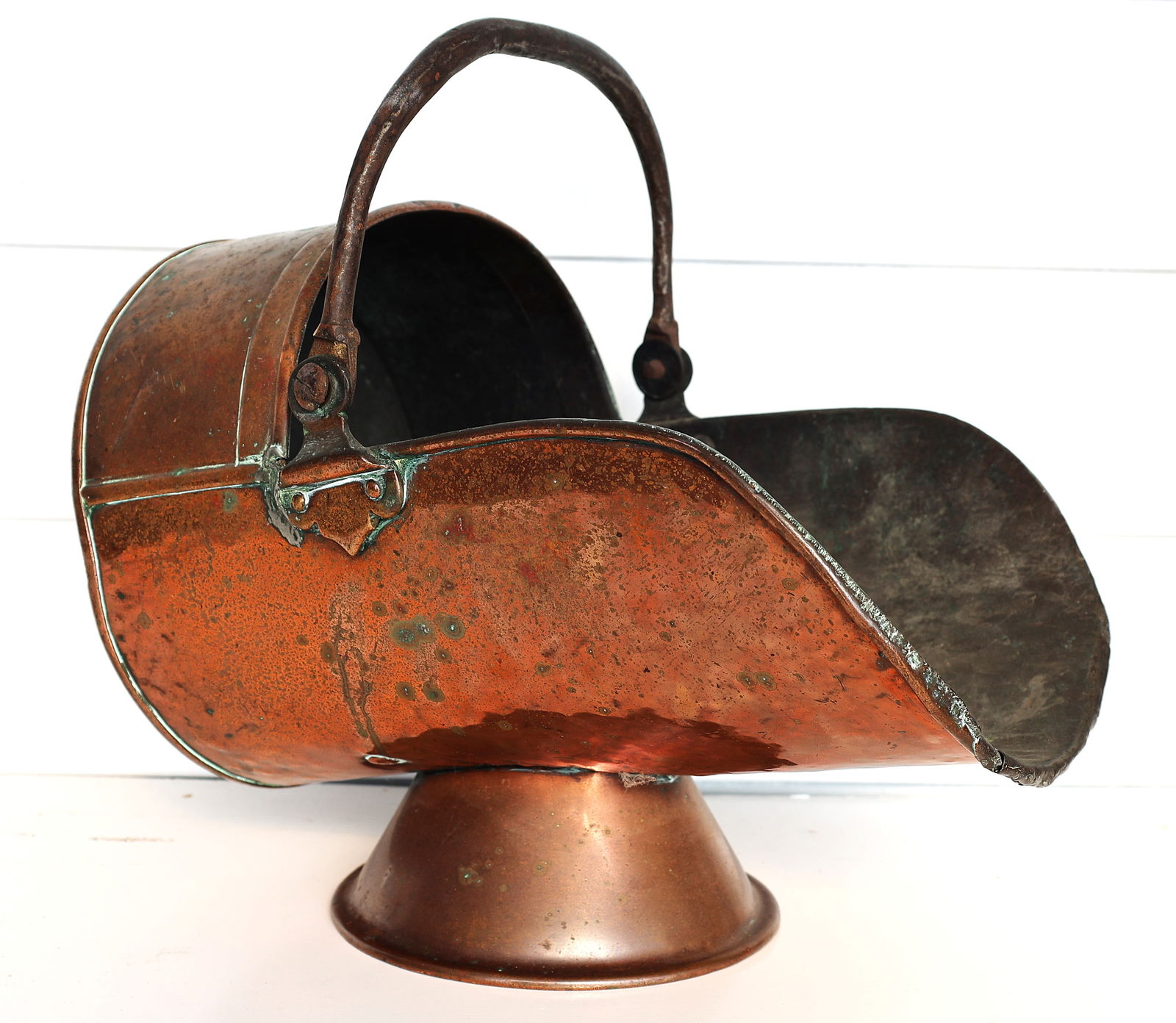 Vintage Copper "Helmet" Coal Hog Skuttle 14.5 inches height , 16 inches length, 10.5 inches wide (1 of 11)