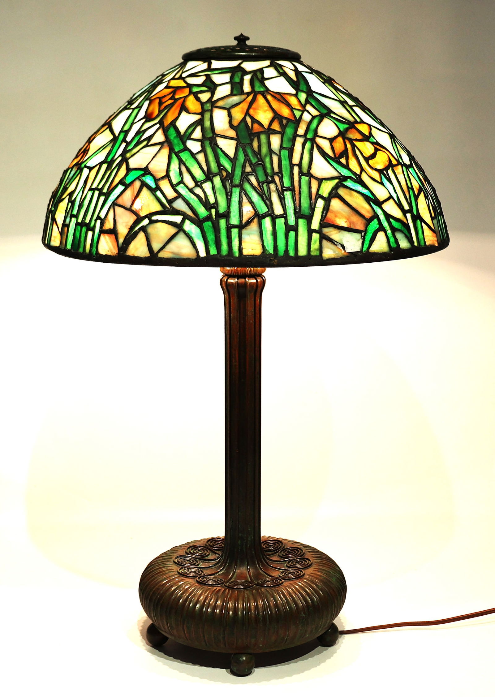 Tiffany Studios New York " Daffodil " Table Lamp Signed Shade and Base (1 of 16)