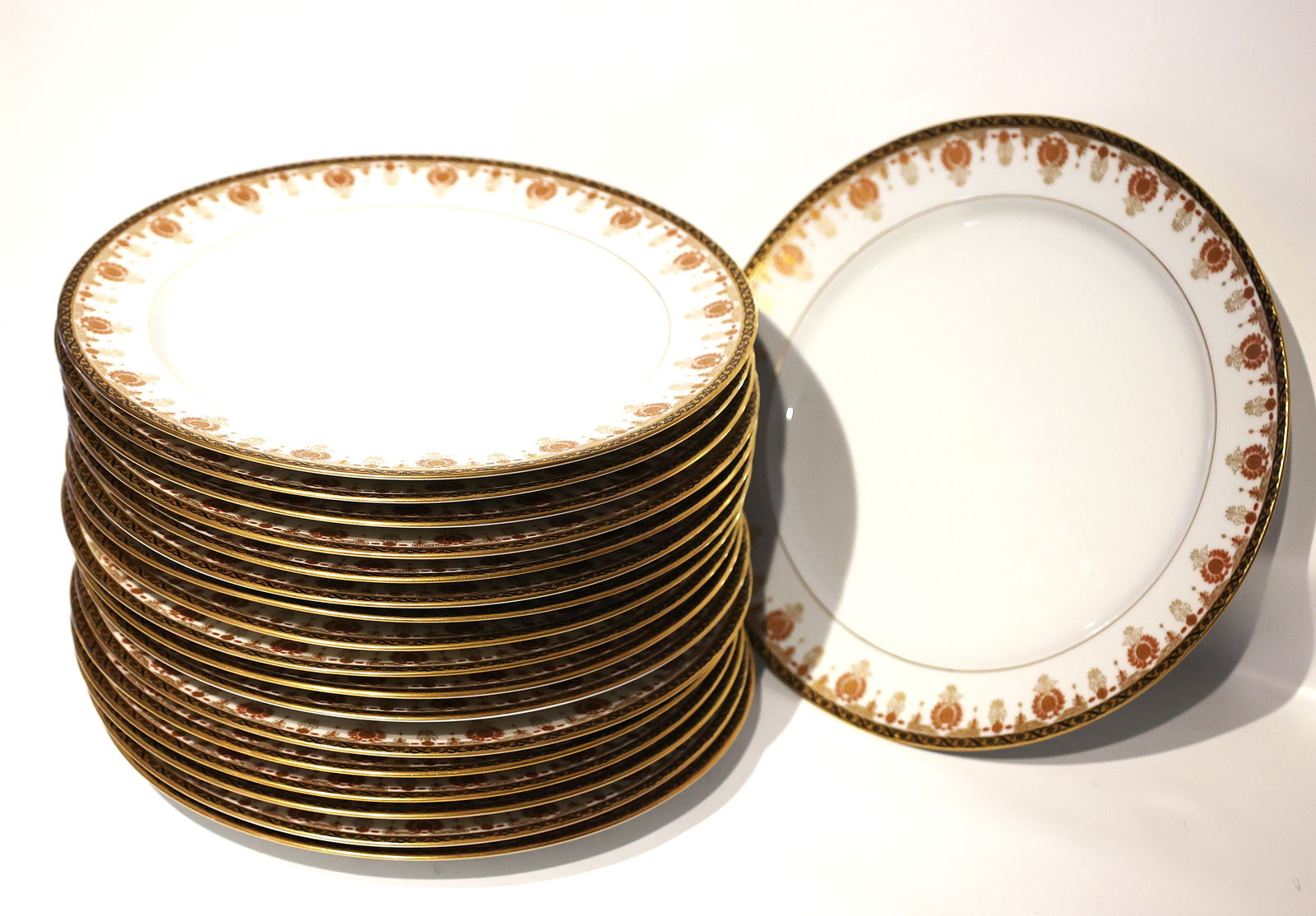 Set 18 Limoges Union Limousine France Dinner Service Plates, 9 5/8 inches diameter (1 of 5)