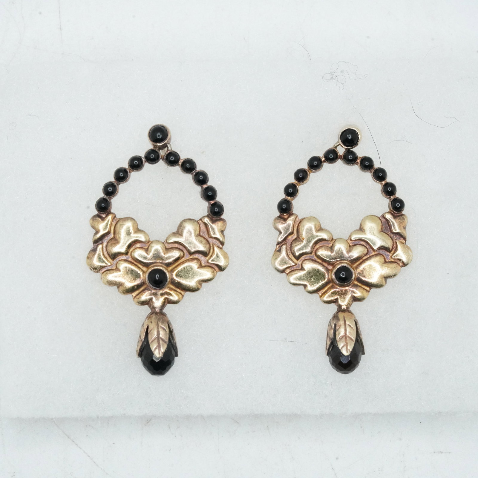 7.74 Grams .925 Sterling Silver with Gold Wash, Garnets Floral Drop Earrings 1 1/2 in. x 1 in.: 7.74 Grams .925 Sterling Silver with Gold Wash, Garnets Floral Drop Earrings 1 1/2 in. x 1 in.