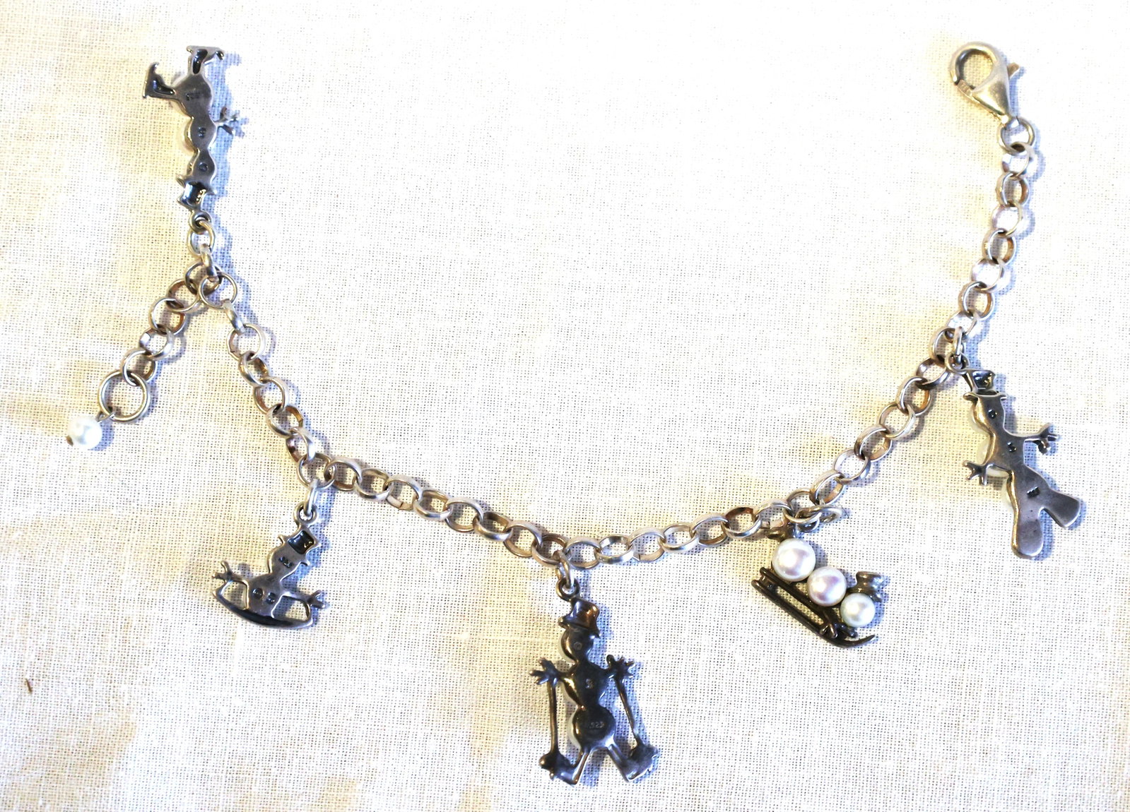 14.86 Grams .925 Sterling Silver Rolo Chain Bracelet with .925 and Freshwater Cultured Pearls: 14.86 Grams .925 Sterling Silver Rolo Chain Bracelet with .925 and Freshwater Cultured Pearls Charms. Size: 6 in. x 1/4 in.; 1 in. x 5/8 in. to 5/8 in. x 5/8 in.