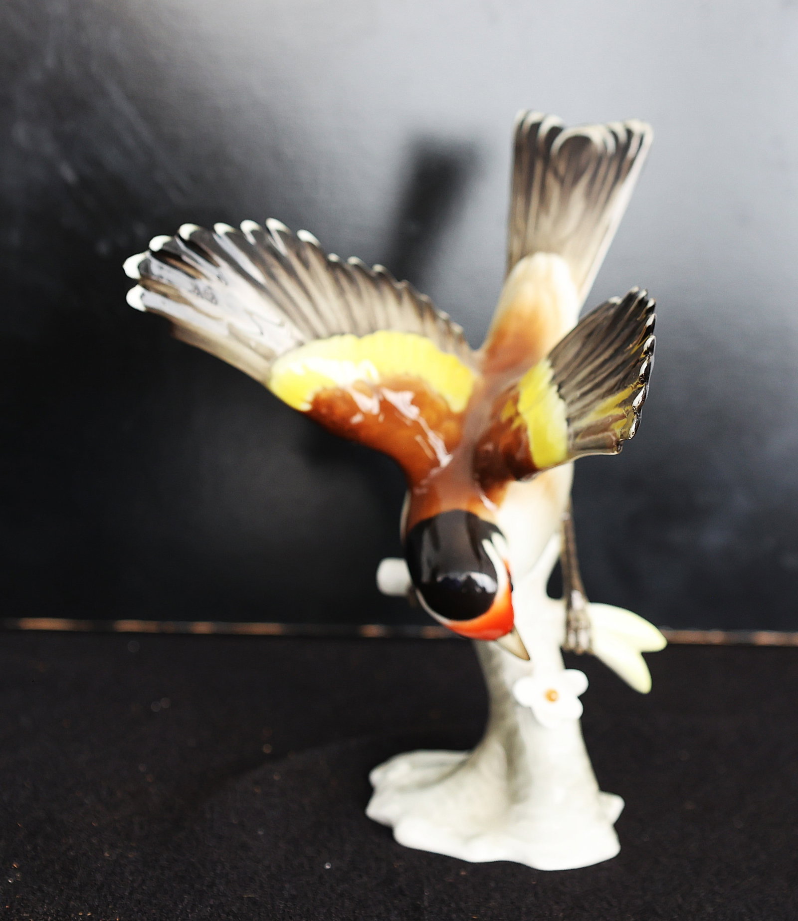 Vintage Lorenz Hutschenreuther Porcelain Figurine of a Goldfinch Designed by Gunther Granget. (1 of 5)