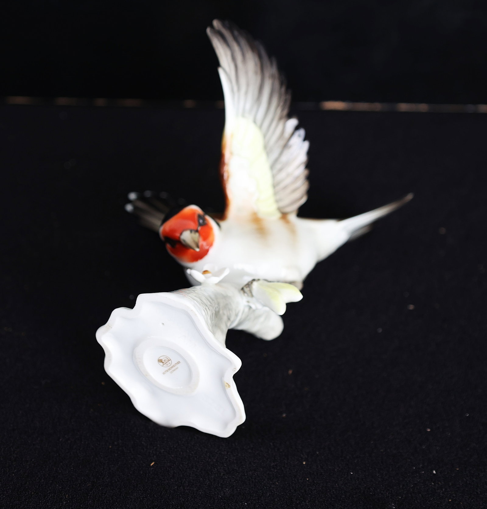 Vintage Lorenz Hutschenreuther Porcelain Figurine of a Goldfinch Designed by Gunther Granget. - 5