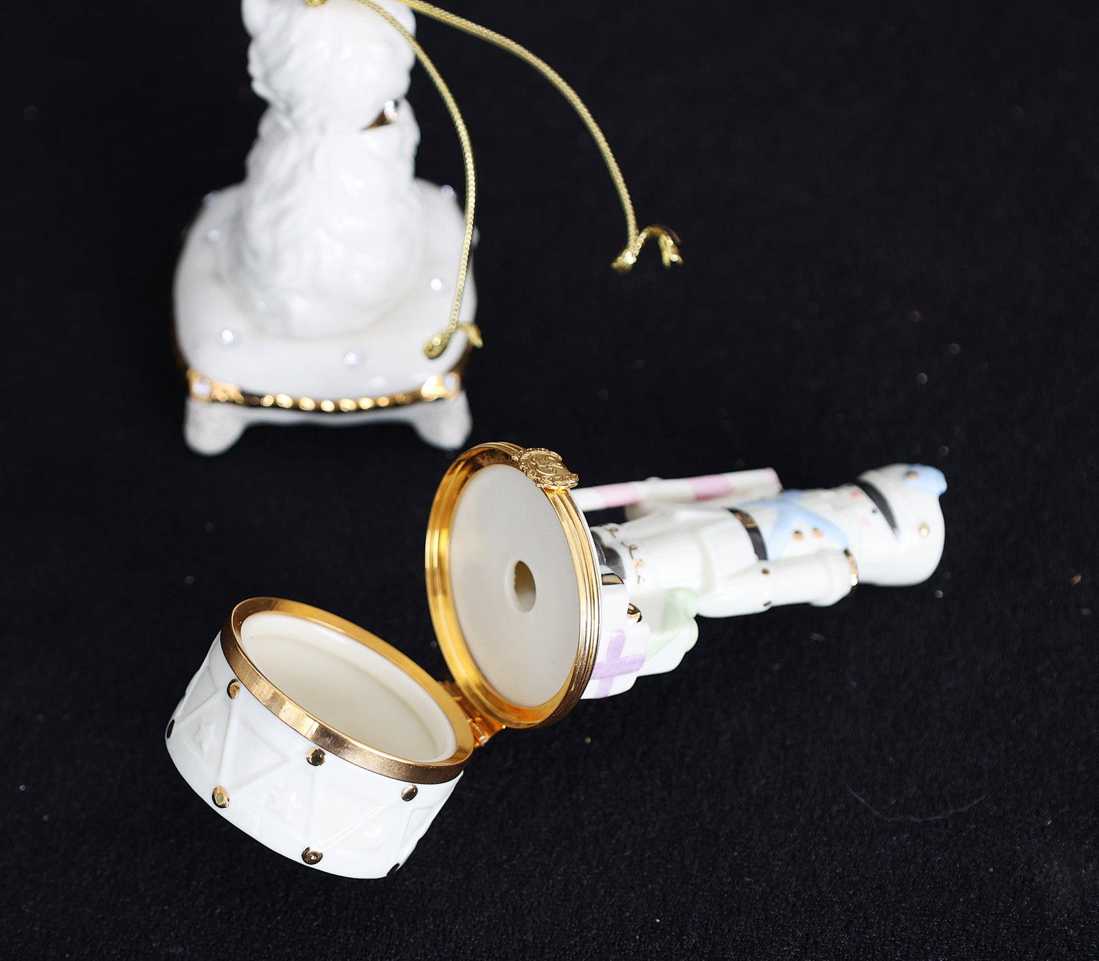 2 Lenox Fine Porcelain "Millennium Drummer" Trinket Box and a "Teddy's Wish" Cat Ornament. - 5