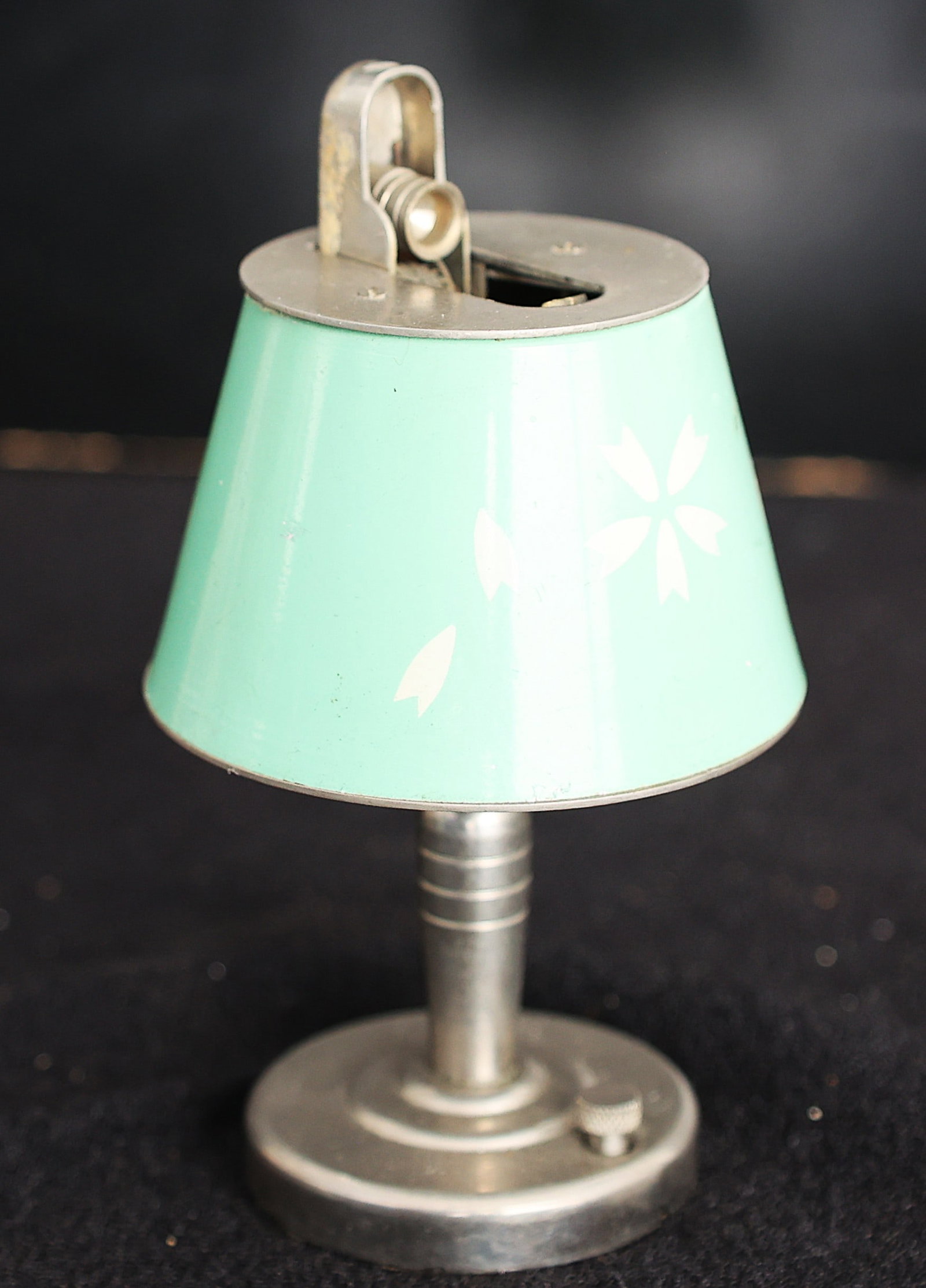 Vintage Novelty Table Lighter Designed to look like a Small Lamp, Aladdin Japan (1 of 4)