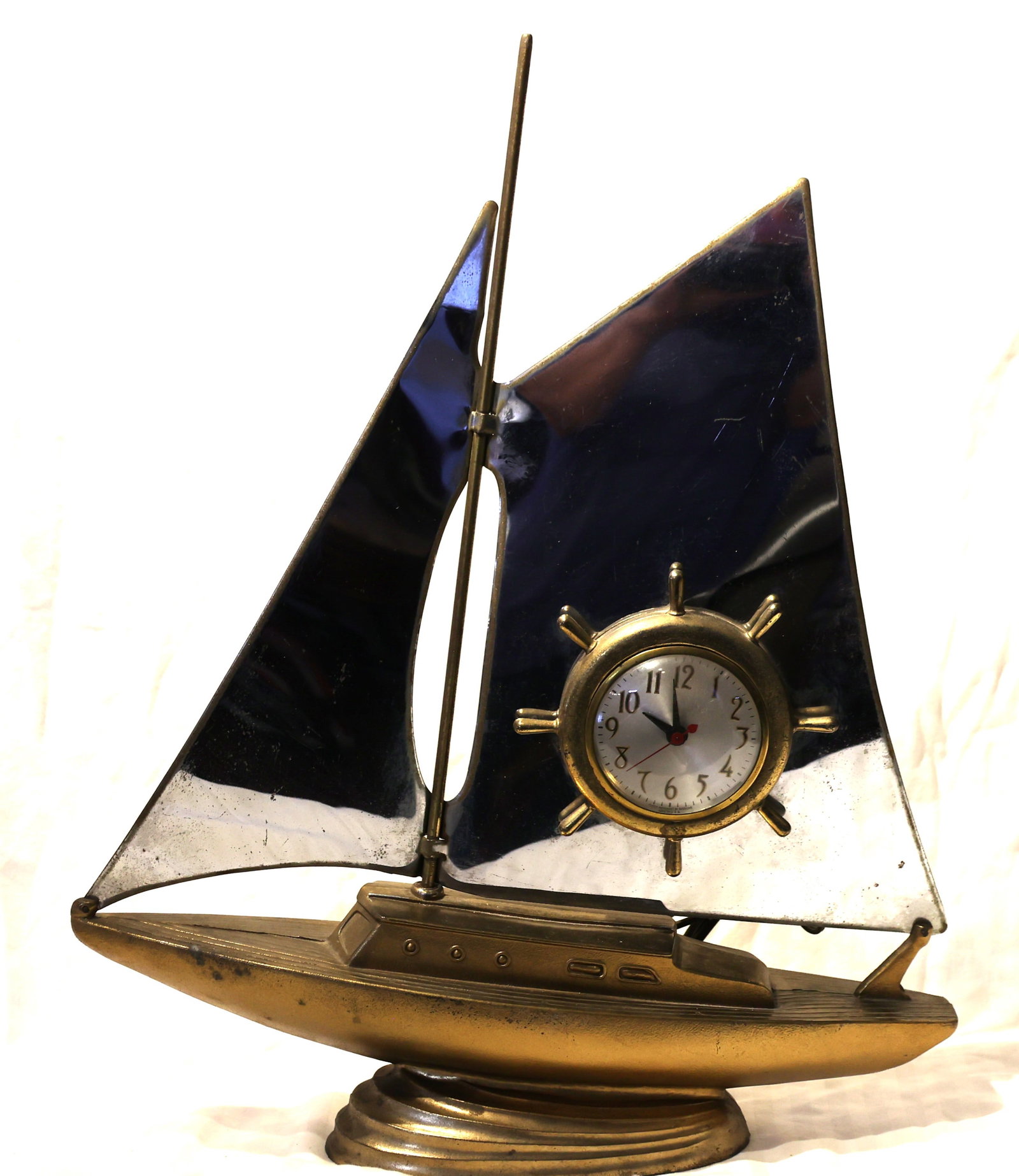 Vintage Sail Boat Electric Clock, Chromed Metal Sails, Cast Metal Boat Base, Sessions Clock. Size: 2 (1 of 5)