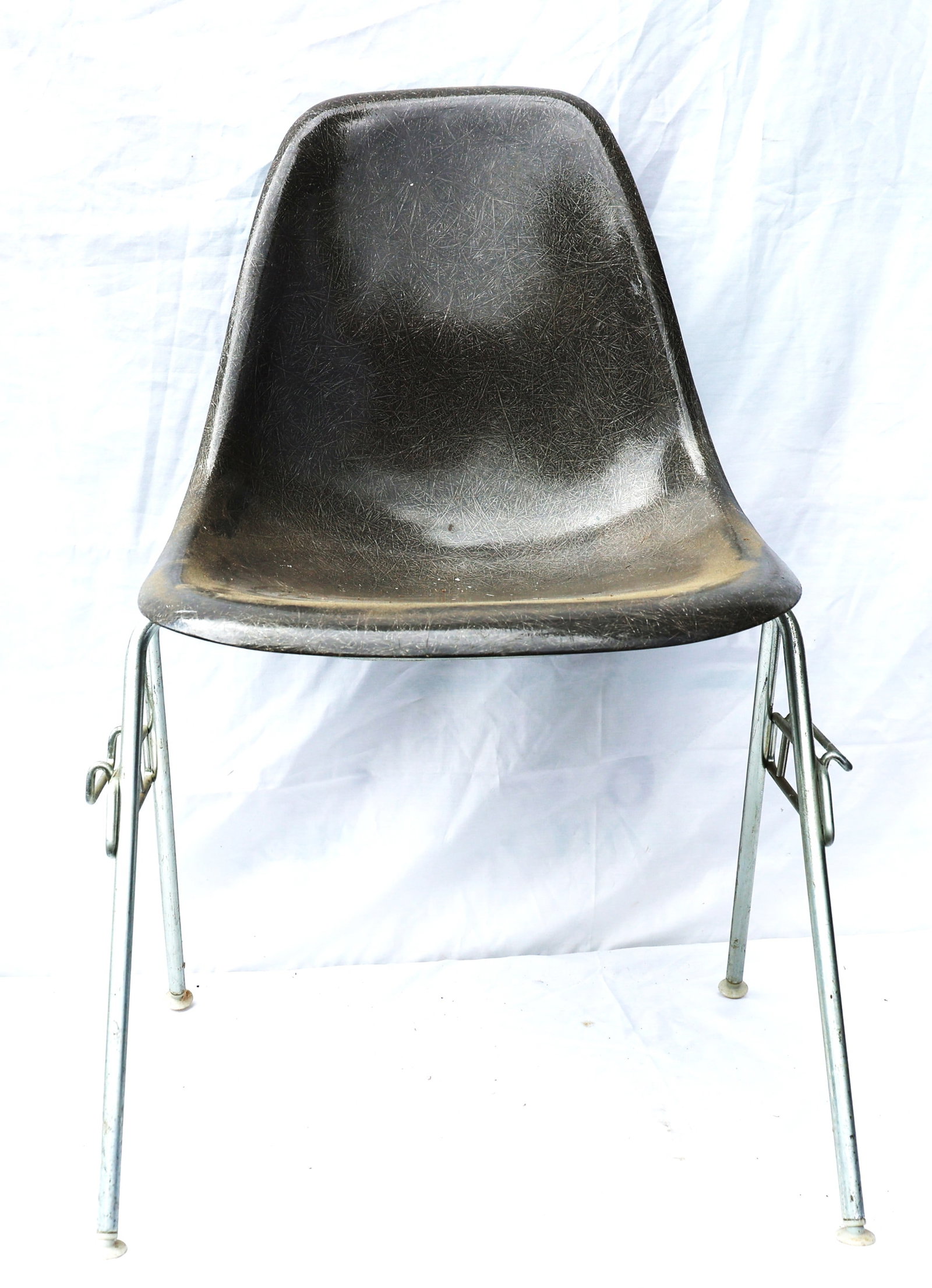 vintage Charles and Ray Eames fiberglass side chair for Herman Miller, recognizable by its iconic on (1 of 5)