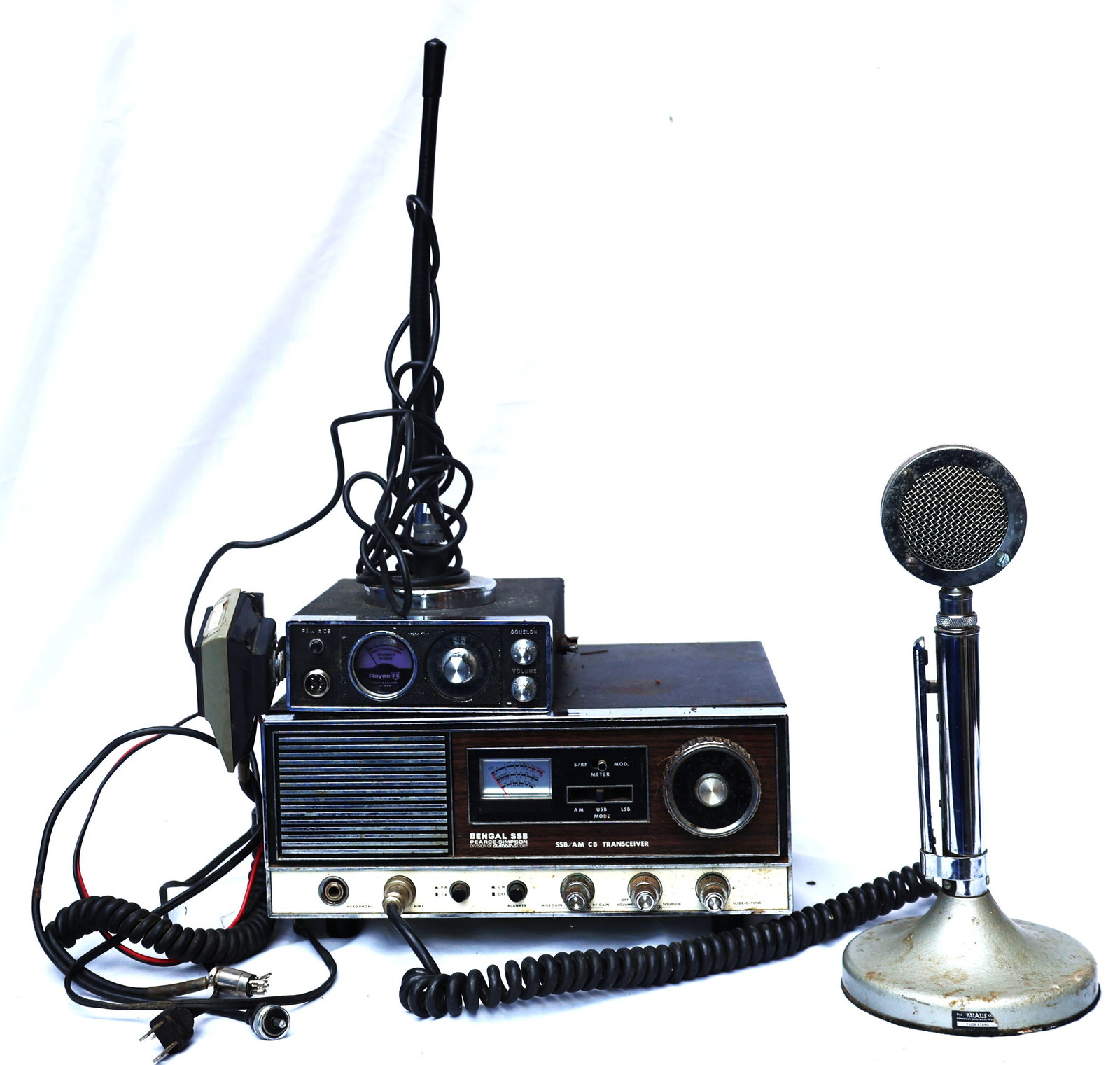 This is a vintage Pearce-Simpson Bengal SSB 23-channel CB radio base station.It operates on both AM (1 of 12)