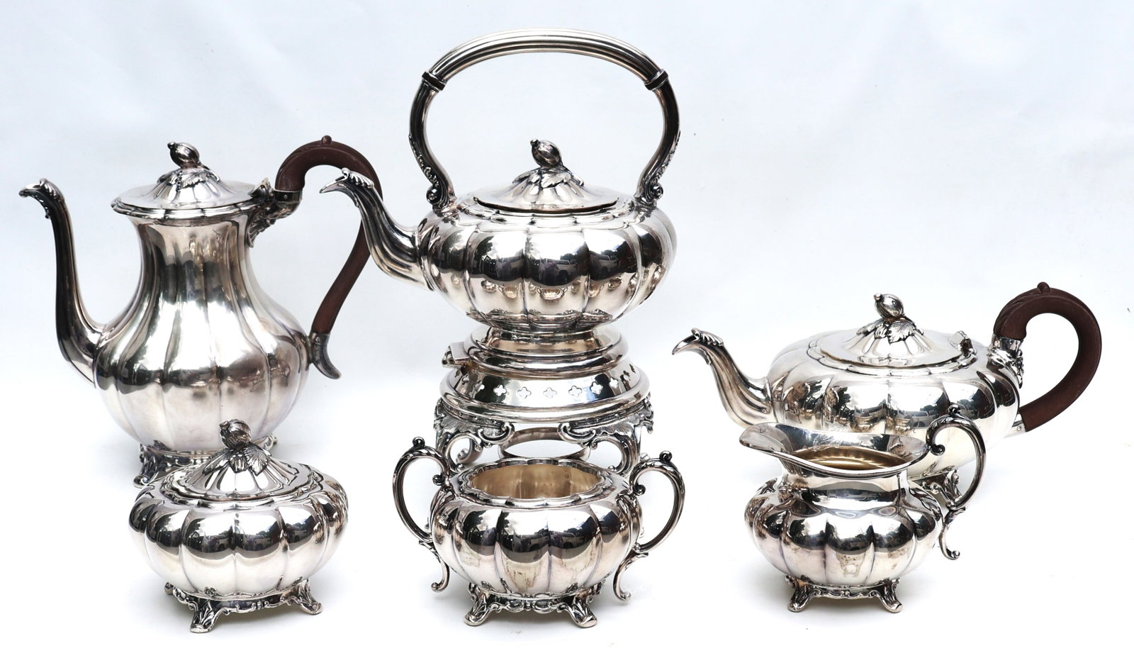 6 Pieces William IV melon style, featuring a distinctive tilting hot water kettle on a stand. (1 of 4)