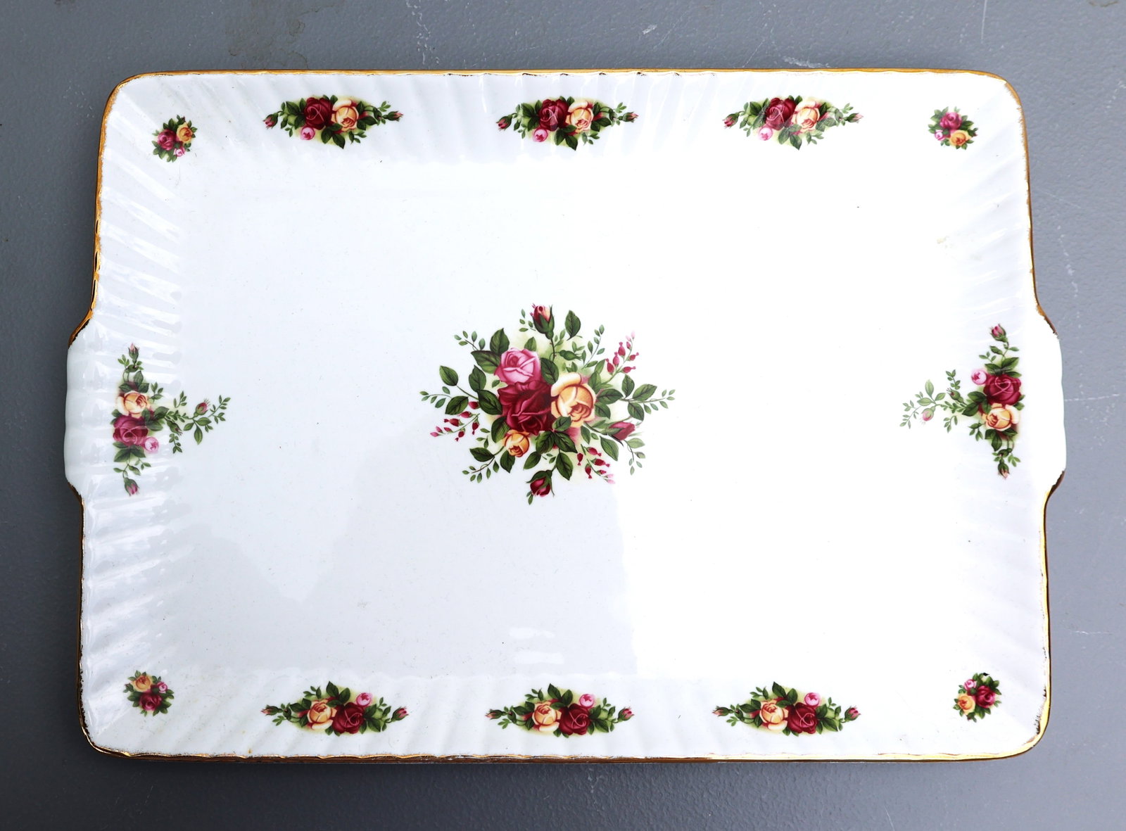 Royal Albert Old Country Roses fluted serving tray, featuring a classic floral motif and gold-toned: Size: 13 1/2 inches x 9 1/4 inches ; Royal Albert Old Country Roses fluted serving tray, featuring a classic floral motif and gold-toned edging.