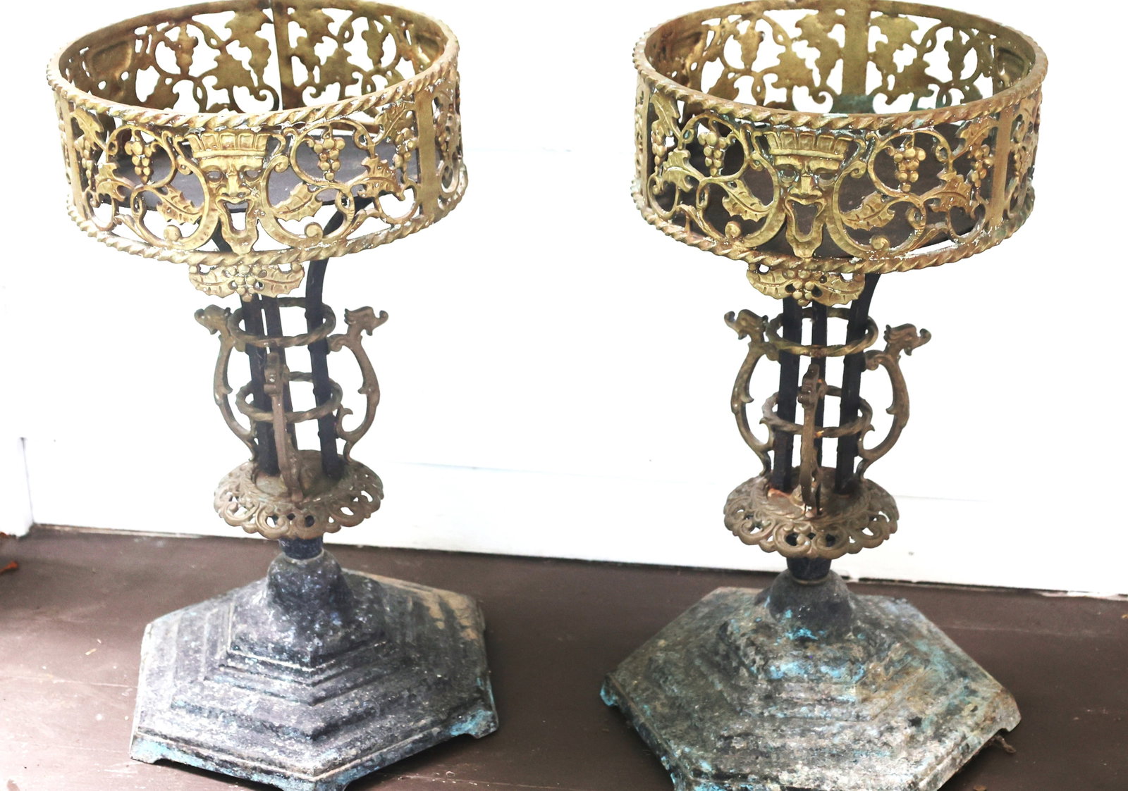 Matched Pair OSCAR BACH Bronze and Cast Metal Outdoor Planters / Ferm Stands (1 of 7)