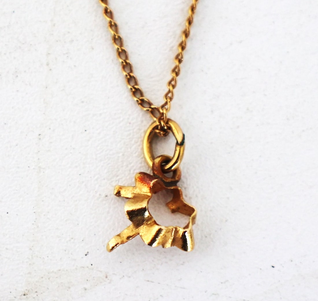14K Gold 0.6 DWT A&Z Fine 18 inch Length Chain with 14K Gold Damaged Setting: 14K Gold 0.6 DWT A&Z Fine 18 inch Length Chain with 14K Gold Damaged Setting