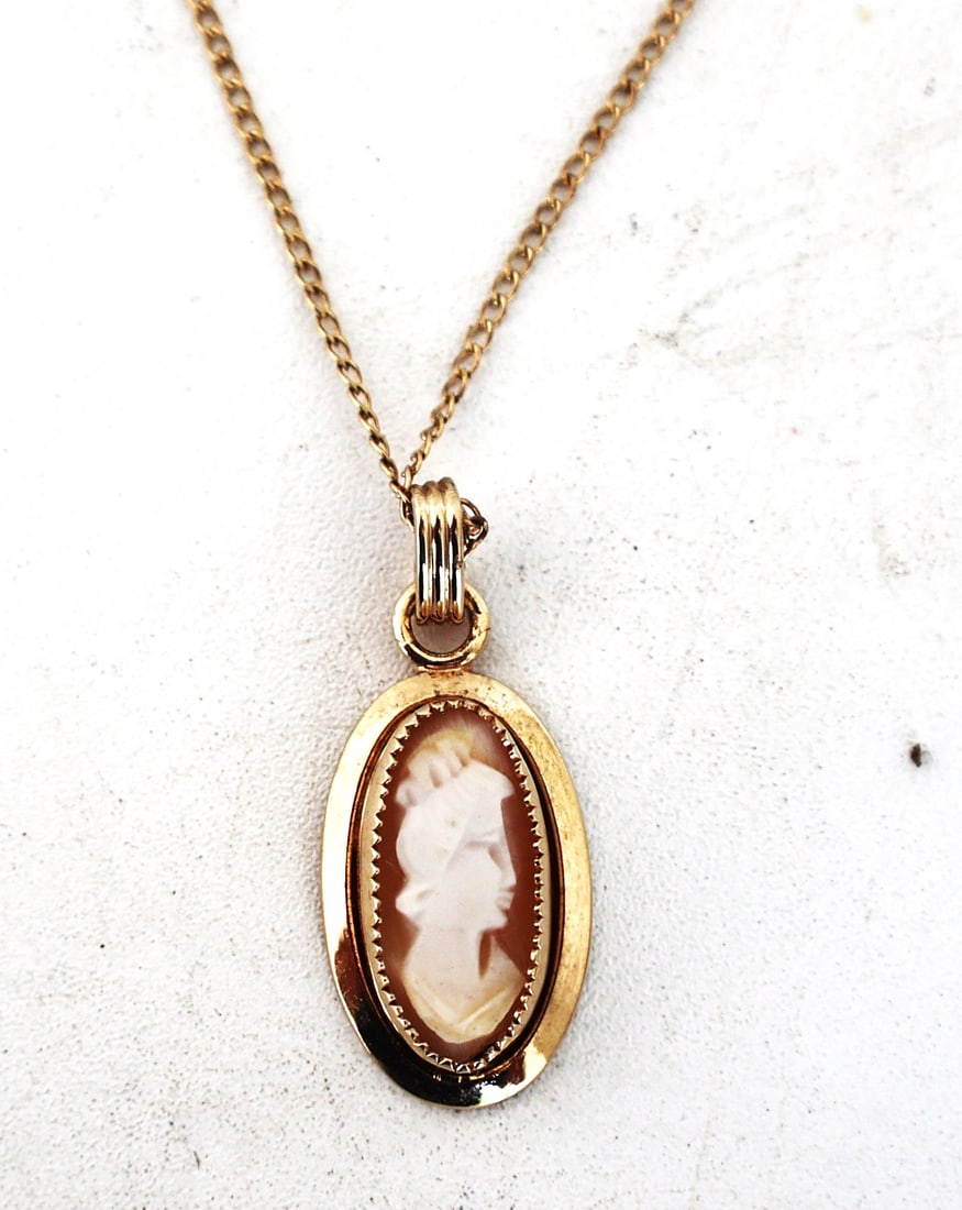 12K Gold Filled Oval Athena Cameo Pendant Necklace on 12K Gold Filled Chain: 12K Gold Filled Oval Athena Cameo Pendant Necklace on 12K Gold Filled Chain. Pendant size 1 in. x 1/2 in.