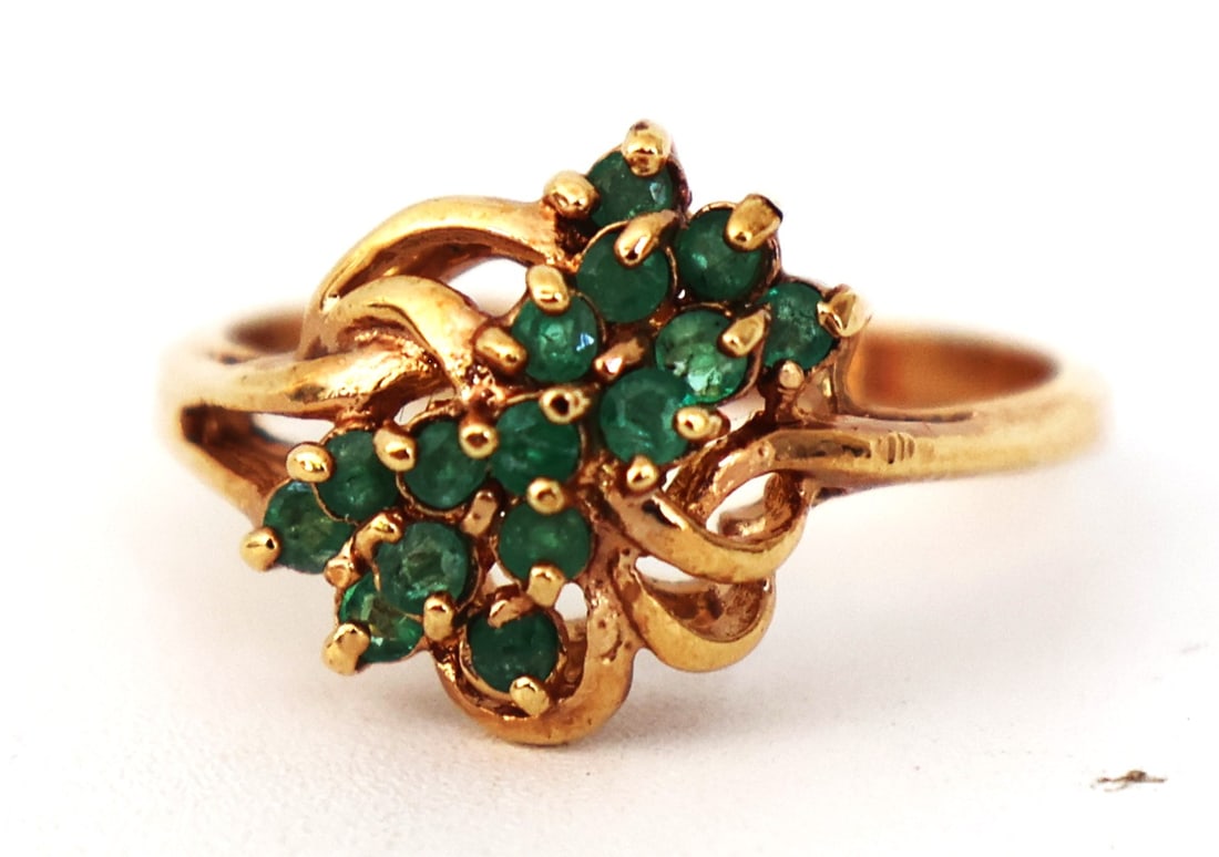 .925 Sterling Silver with Vermeil Emerald Cocktail Ring Size 8 ; 3/4 in. x 1/2 in.: .925 Sterling Silver with Vermeil Emerald Cocktail Ring Size 8 ; 3/4 in. x 1/2 in.