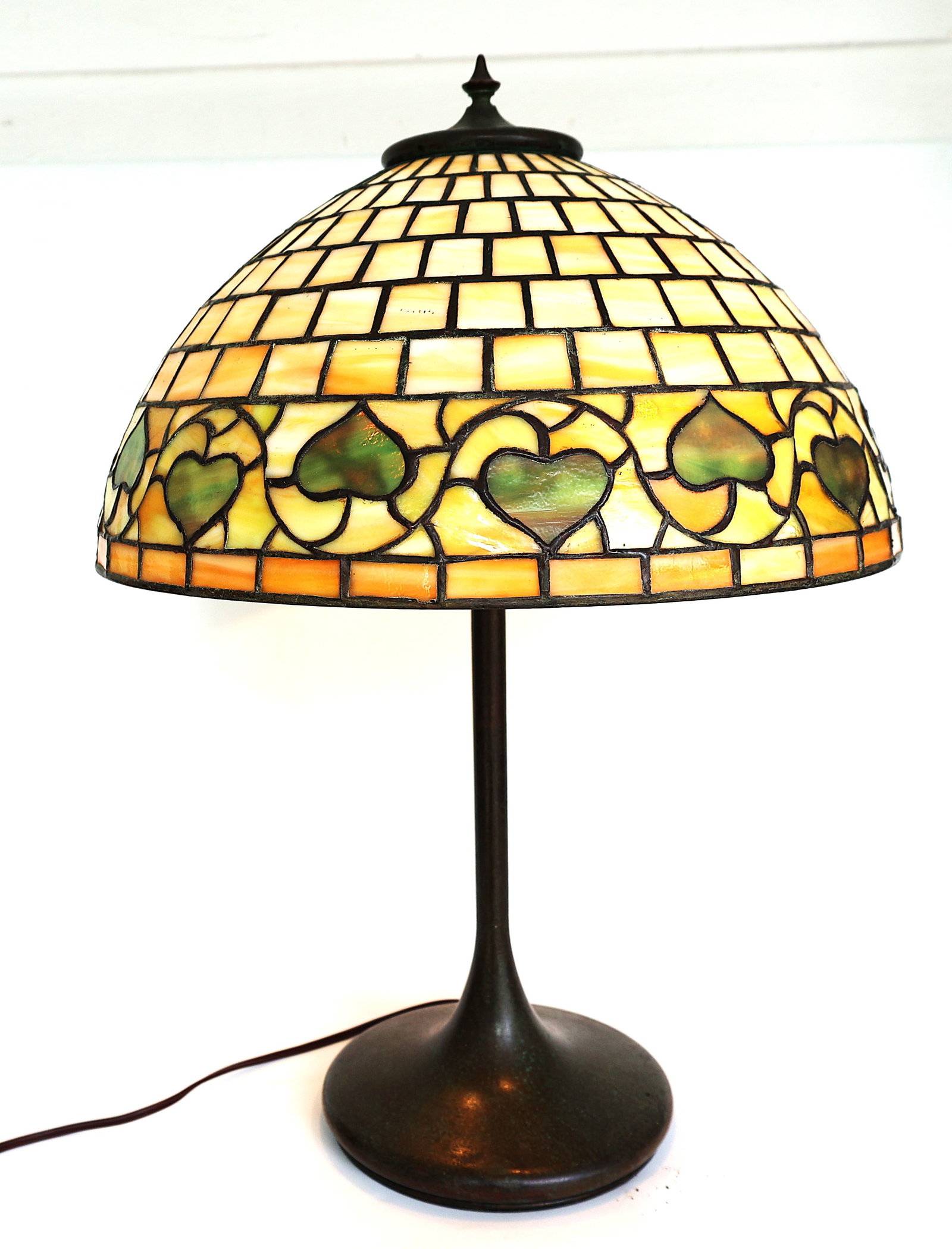 Unique Art Glass & Metal Co. "Vine Border" Leaded Glass Shade Table Lamp (1 of 10)