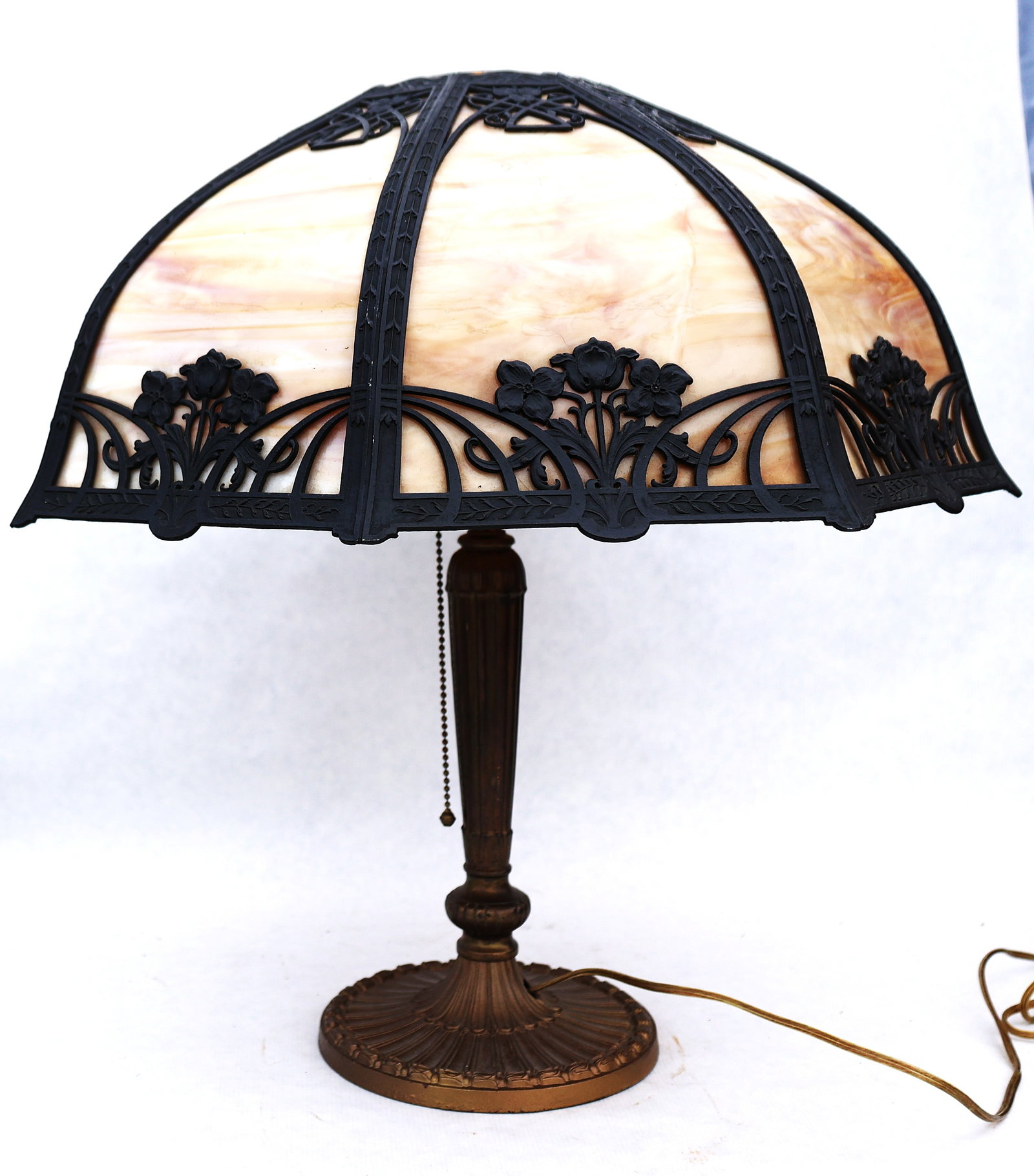 Antique 8-Panel Curved Slag Glass Table Lamp, Glass all good and Original (1 of 7)