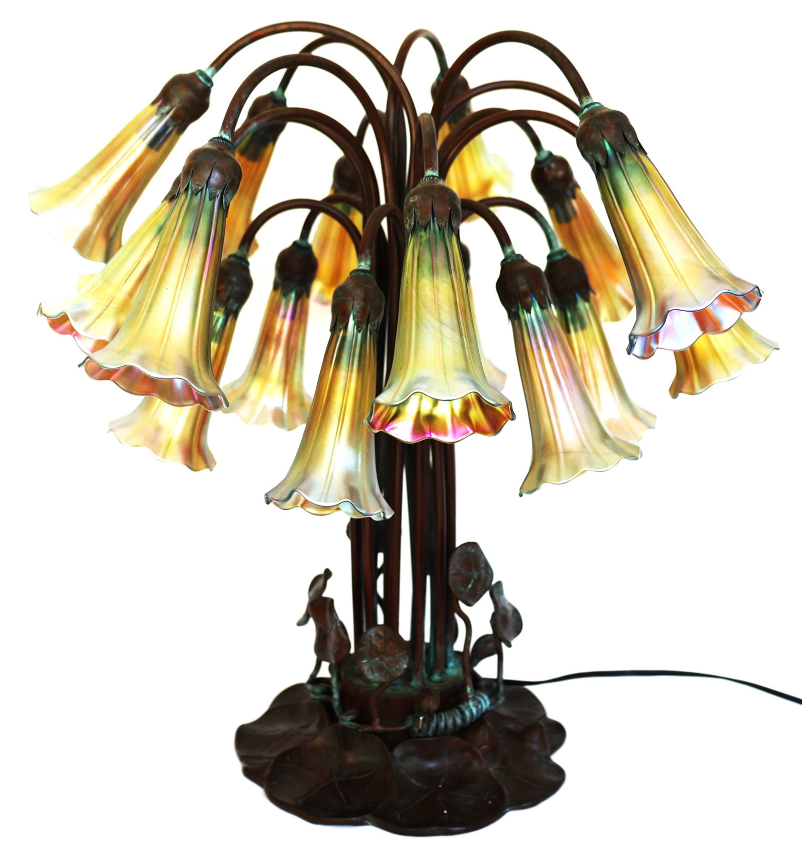 QUALITY TIFFANY STYLE REPRODUCTION 18-LIGHT LILY TABLE LAMP (1 of 10)