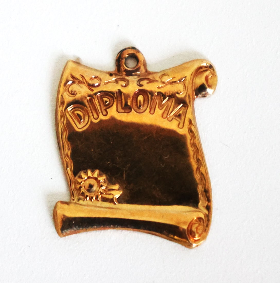 1.07 DWT 14K Yellow Gold Graduation Pendant (1 of 3)