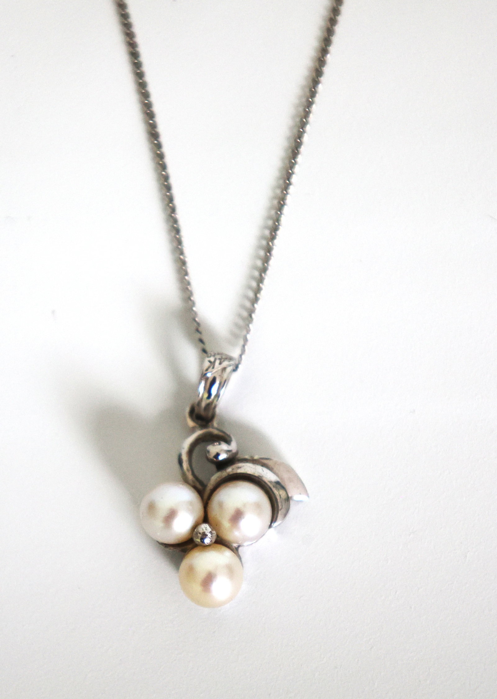 1.68 DWT 14K White Gold Esemc Feshwater Cultured 3-Pearls Cluster Pendant Necklace, 14K Chain: 1.68 DWT 14K White Gold Esemc Feshwater Cultured 3-Pearls Cluster Pendant Necklace, 14K Esemc White Gold Chain 16 1/2 inches; pendant size: 7/8 in. x 1/2 in.