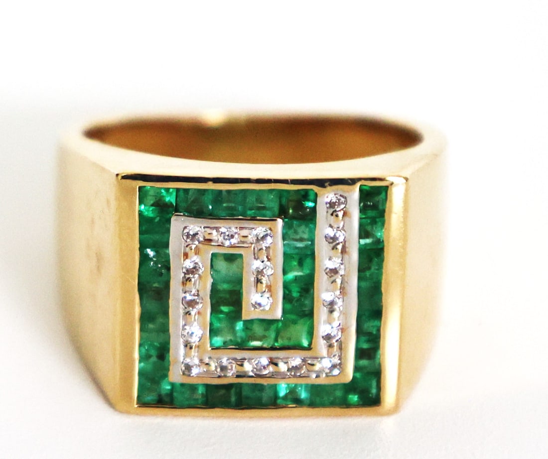 5.30 DWT 585 [14K Gold] Heavy Thick Diamond and Emerald Ring Size 6.5: 5.30 DWT 585 [14K Gold] Heavy Thick Diamond and Emerald Ring Size 6.5 ' marked 585 T93 ; 3/4 in. x 1/2 in.