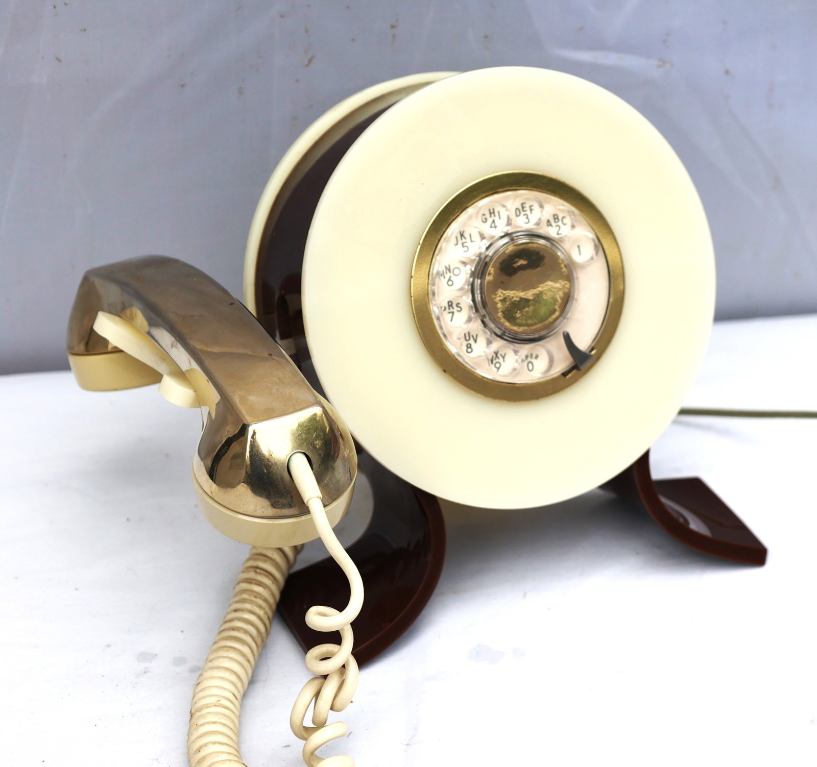 vintage TeleConcepts "Geometric" series telephone features a spherical body and a unique lucite base (1 of 9)