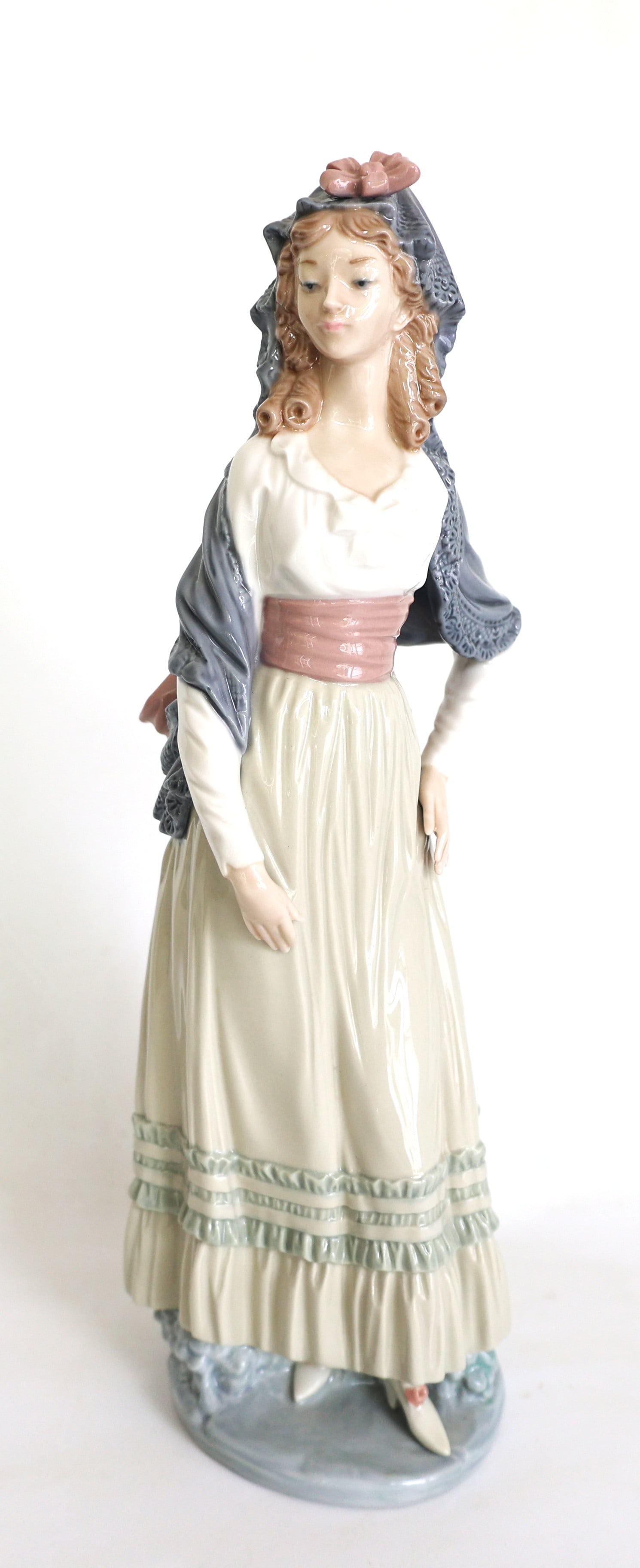 This Lladró figurine is the retired "Goya Lady" #5125, featuring a glossy porcelain woman dressed (1 of 7)