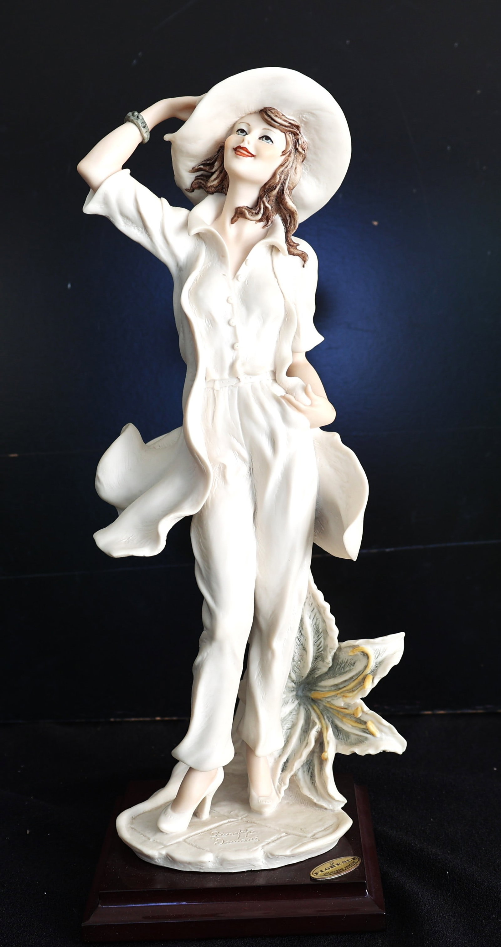 Giuseppe Armani "Lily" figurine, a stylish porcelain sculpture of a woman in a wide-brimmed hat (1 of 11)